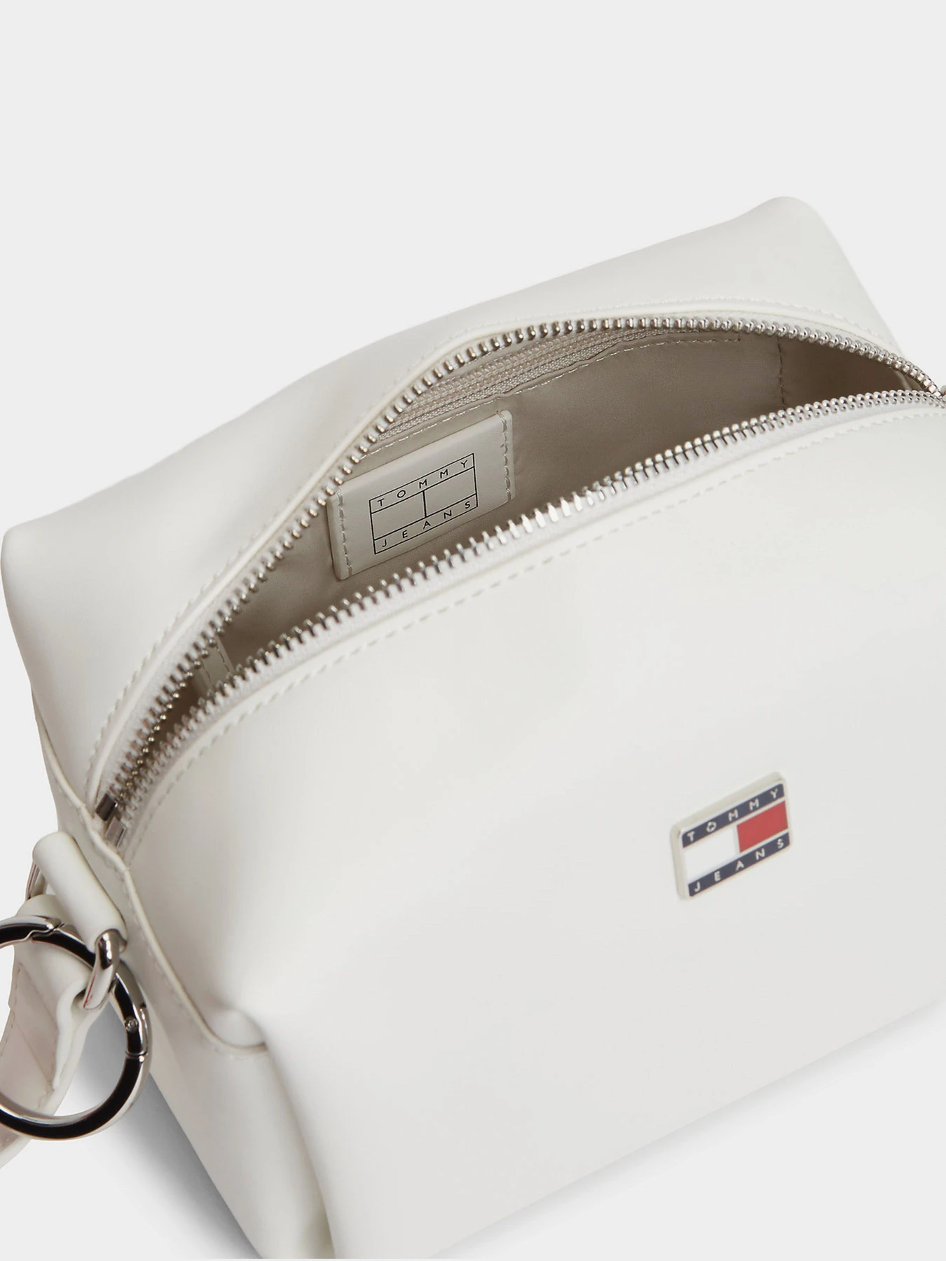 Сумки Tommy Hilfiger TJW CITY CHARM CAMERA BAG модель AW0AW18456-YBL Сумки Tommy Hilfiger TJW CITY CHARM CAMERA BAG модель AW0AW18456-YBL Фото