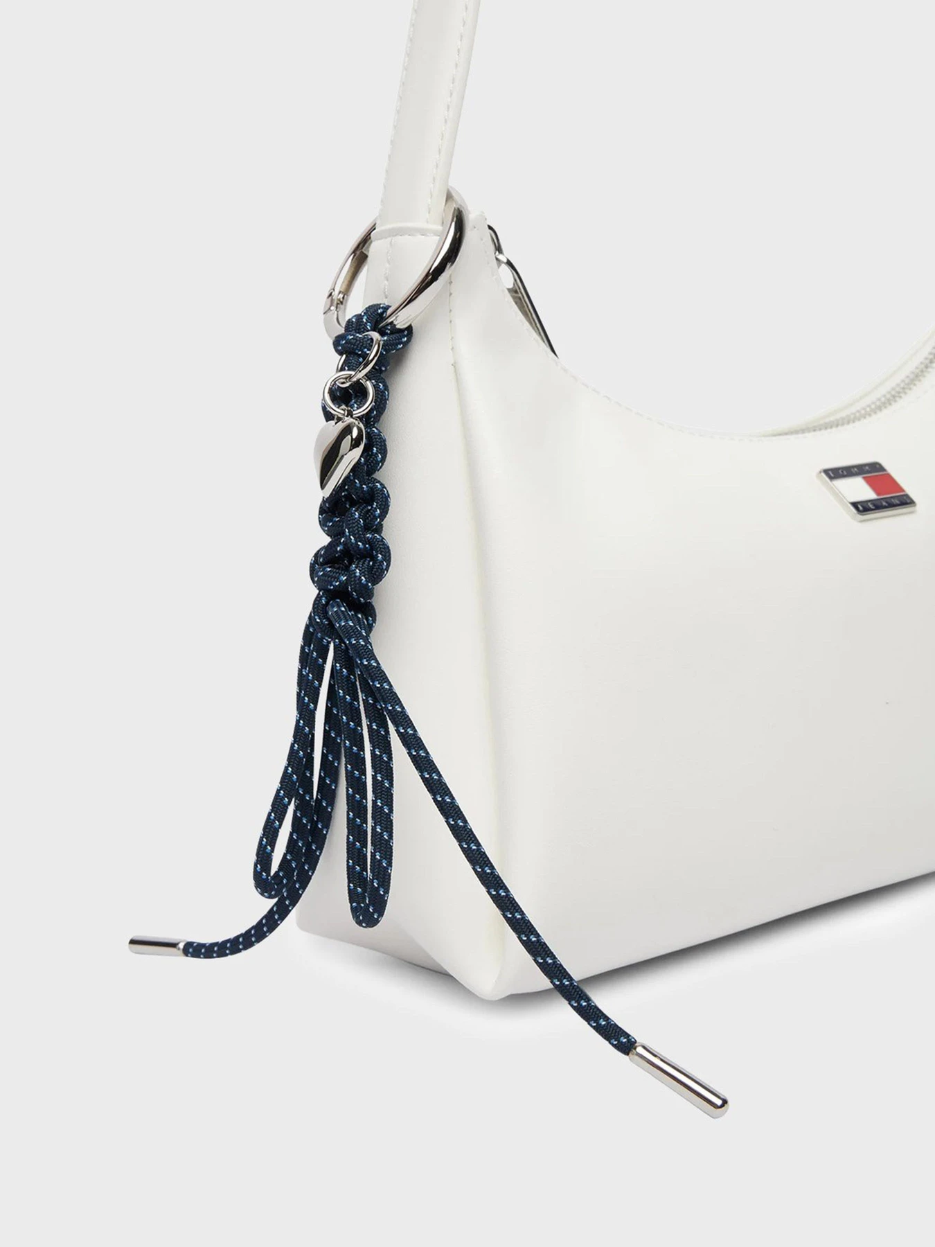 Сумки Tommy Hilfiger TJW CITY CHARM SHOULDER BAG модель AW0AW18458-YBL Фото