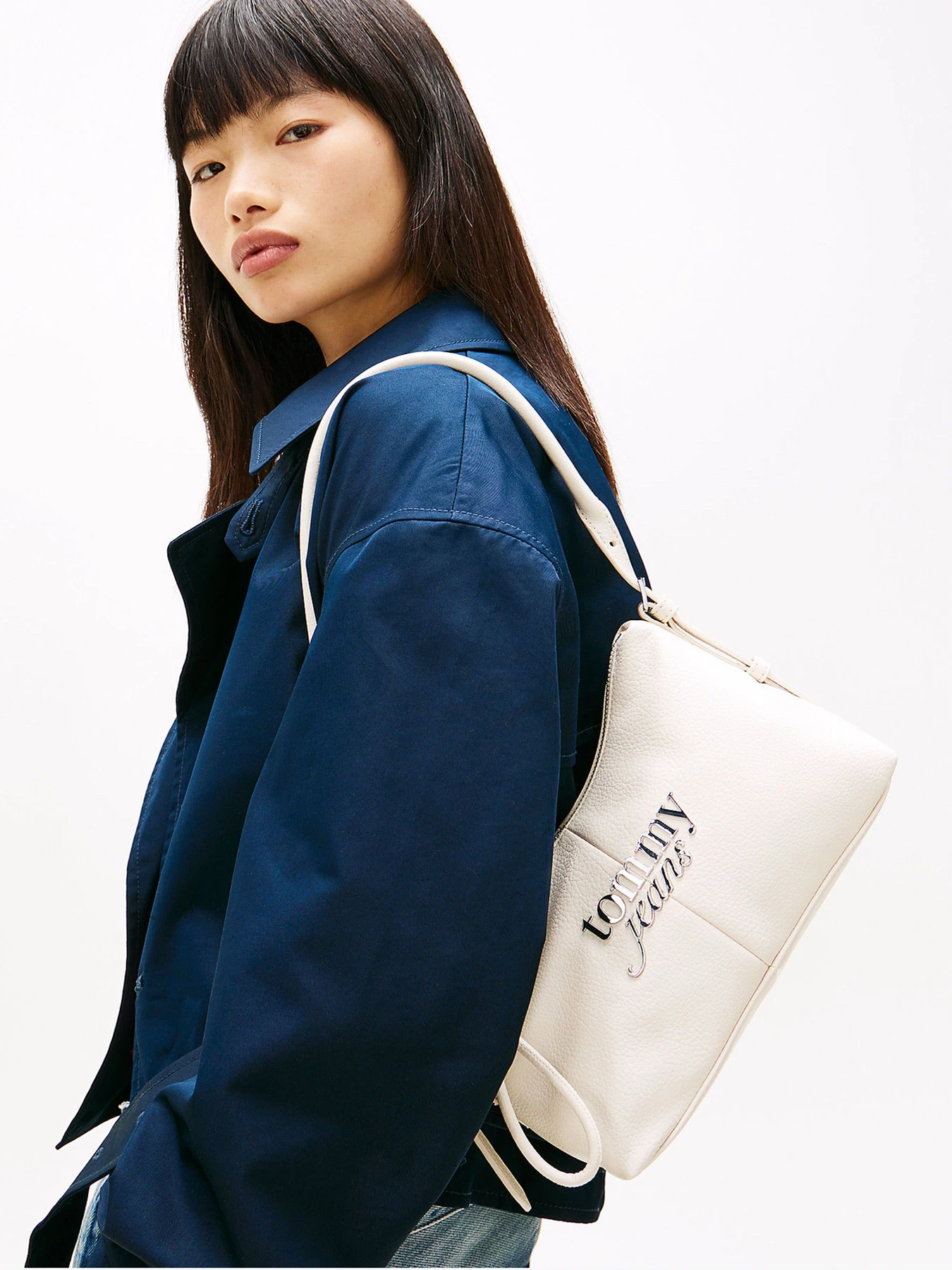 Сумки Tommy Hilfiger TJW BOLD SHOULDER BAG модель AW0AW18468-ACG Сумки Tommy Hilfiger TJW BOLD SHOULDER BAG модель AW0AW18468-ACG Фото