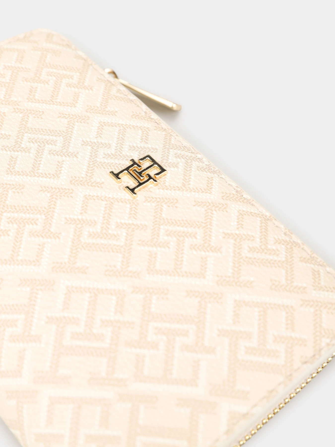 Кошельки Tommy Hilfiger TH ICON BIFOLD WALLET MONOPLAY модель AW0AW18594-0F4 Кошельки Tommy Hilfiger TH ICON BIFOLD WALLET MONOPLAY модель AW0AW18594-0F4 Фото