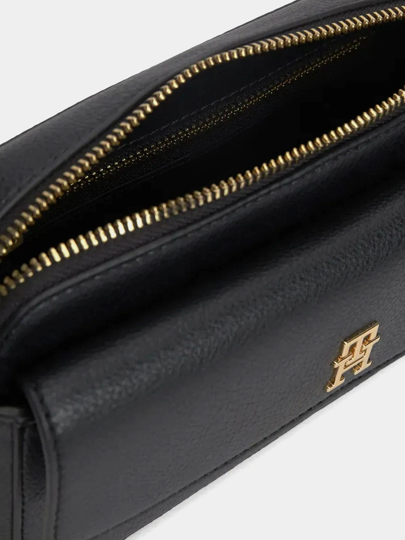 Сумки Tommy Hilfiger модель AW0AW18721-BDS Сумки Tommy Hilfiger модель AW0AW18721-BDS Фото