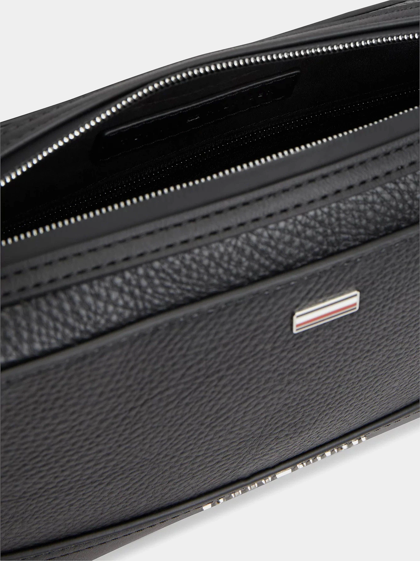 Сумки Tommy Hilfiger модель AM0AM14435-BDS Сумки Tommy Hilfiger модель AM0AM14435-BDS Фото