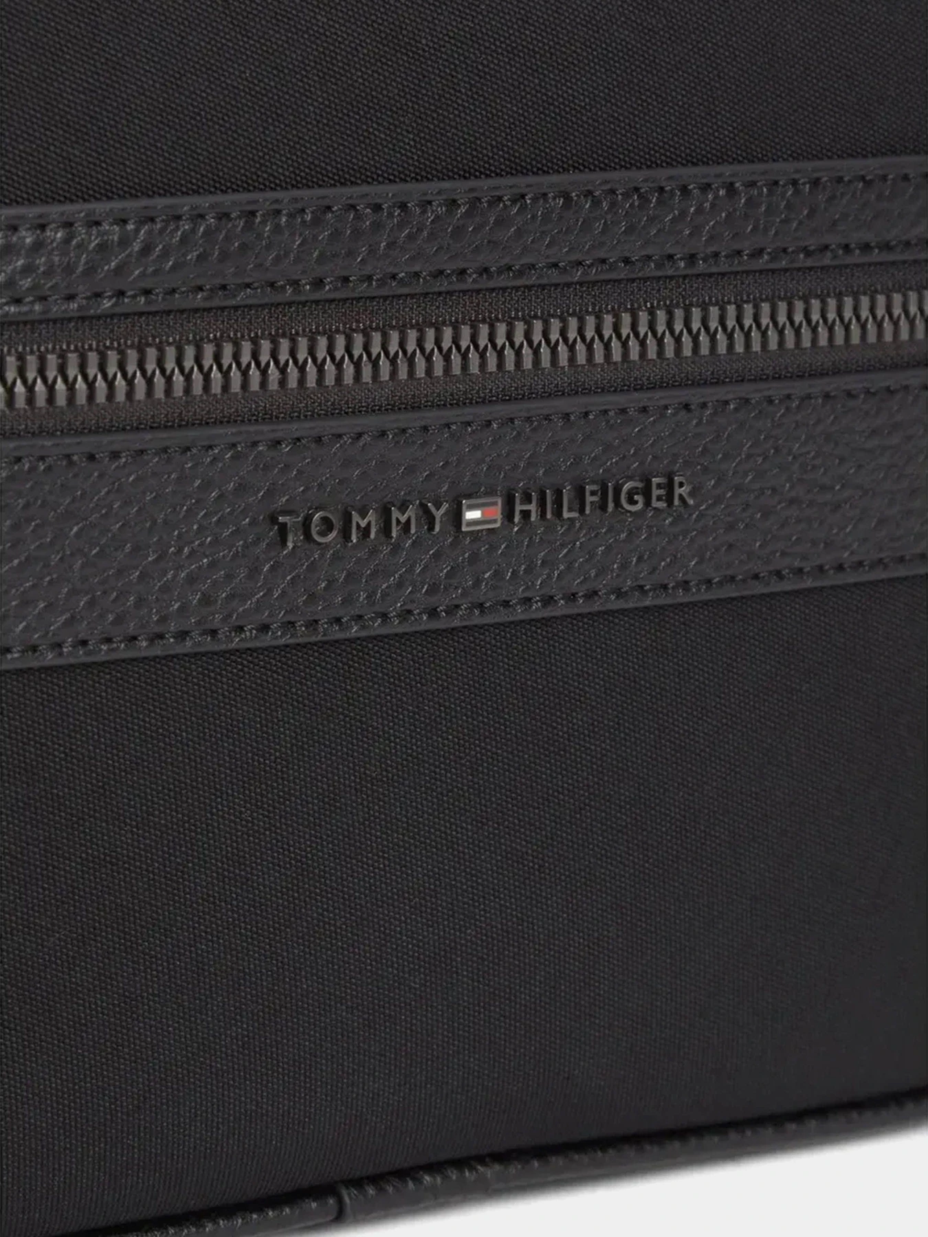 Сумки Tommy Hilfiger модель AM0AM14515-BDS Сумки Tommy Hilfiger модель AM0AM14515-BDS Фото