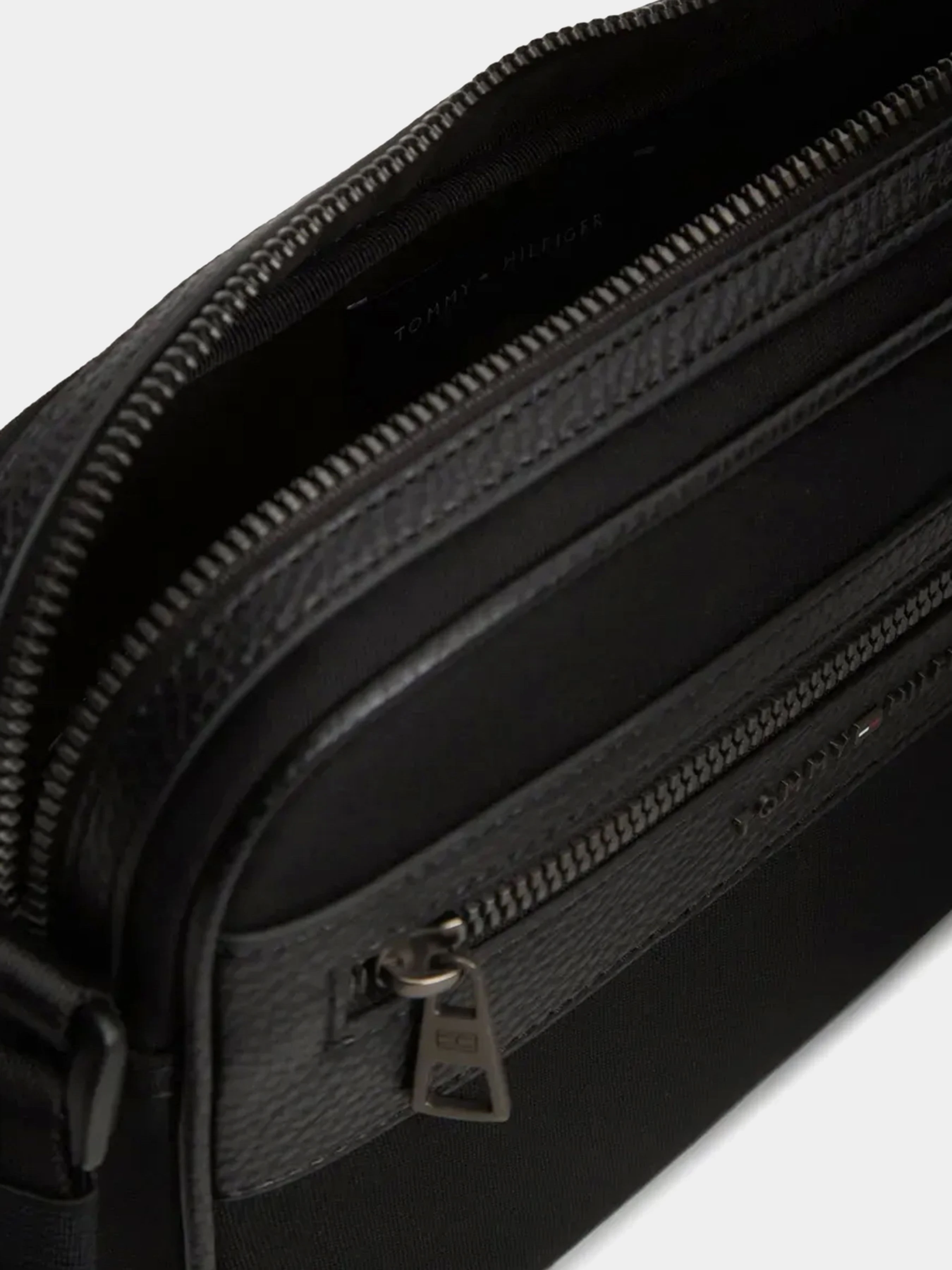 Tommy Hilfiger Крос-боді колір чорний фото 3