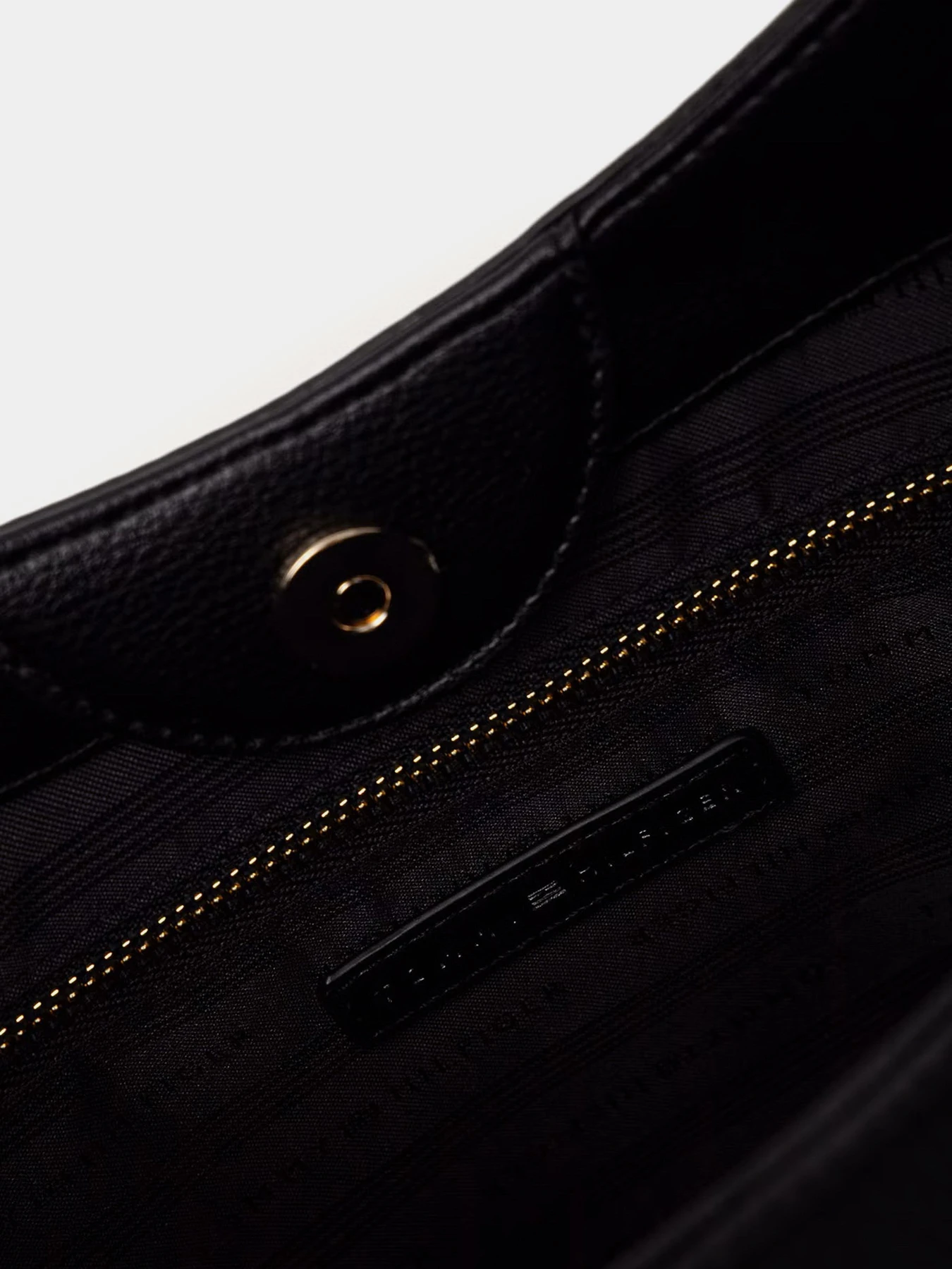 Сумки Tommy Hilfiger модель AW0AW19187-BDS Сумки Tommy Hilfiger модель AW0AW19187-BDS Фото