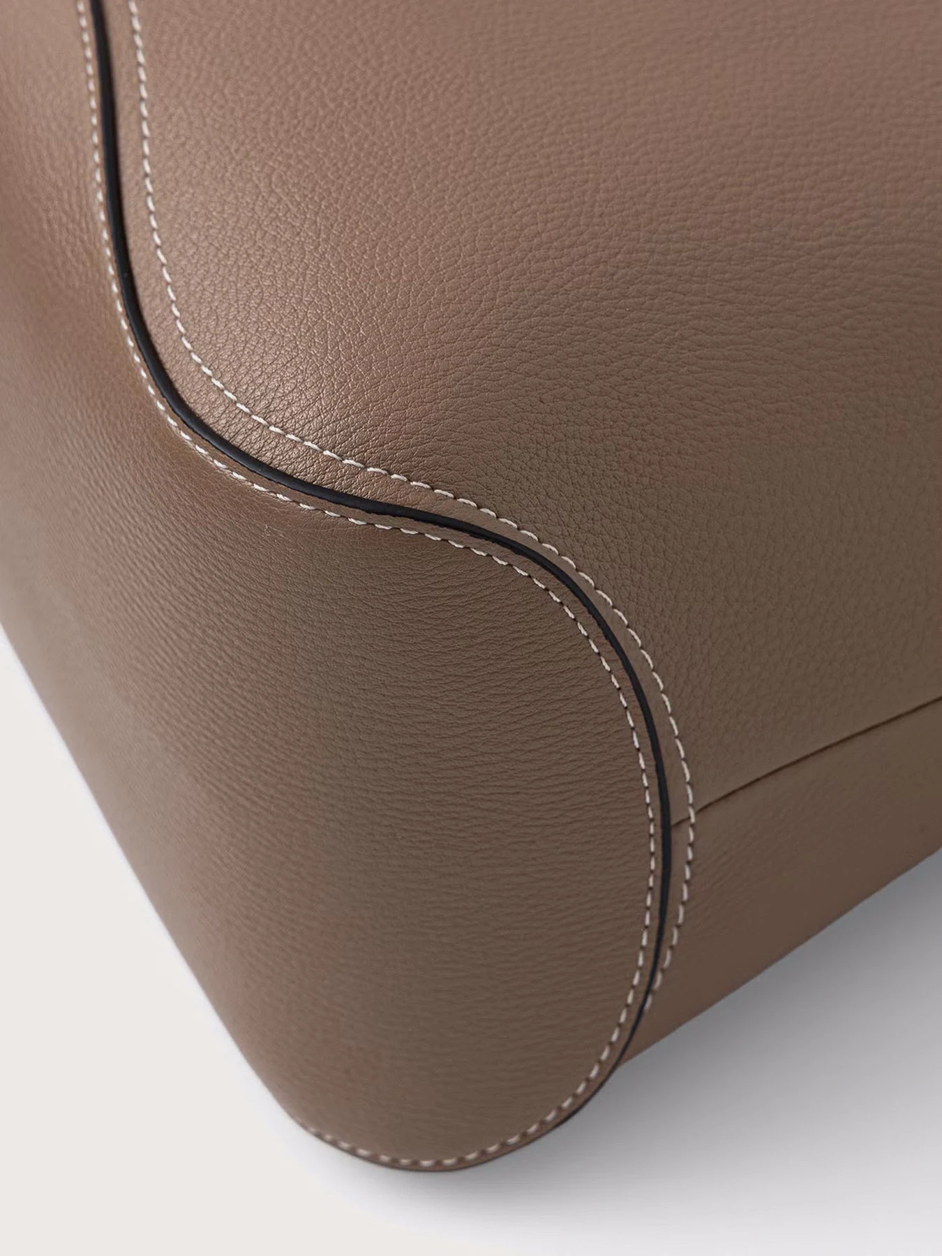 Сумки Tommy Hilfiger модель AW0AW19187-R06 Фото
