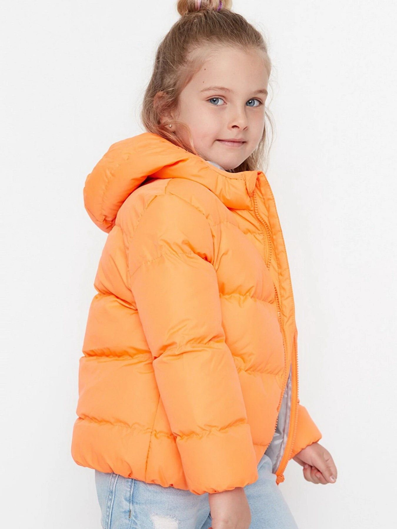 Куртки и дубленки Trendyol модель TKDAW22MO0555/Turuncu Фото