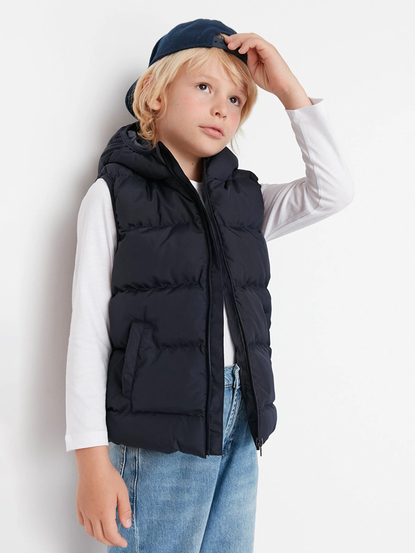 Куртки и дубленки Trendyol модель TKDAW23YE00002/Lacivert Фото