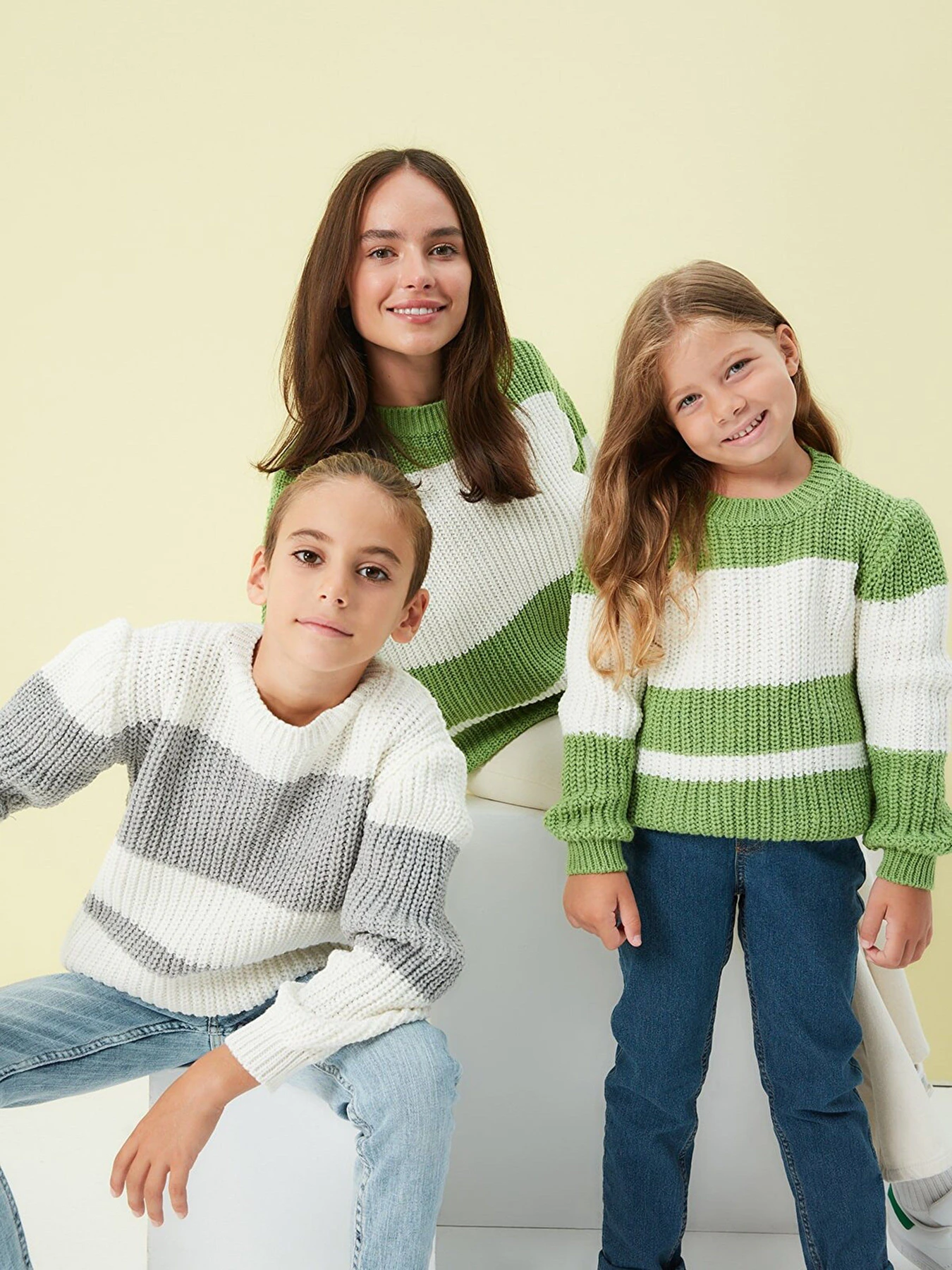 Свитры и кардиганы Trendyol модель TKDAW23KZ00060/Ekru Фото