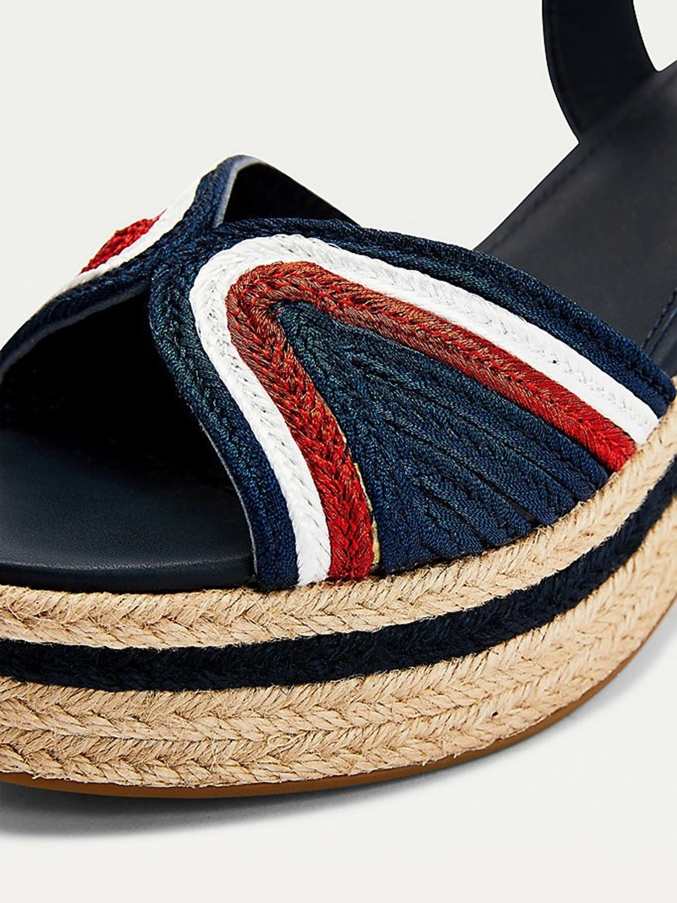 Босоножки Tommy Hilfiger модель FW0FW05611-0GY Босоножки Tommy Hilfiger модель FW0FW05611-0GY Фото