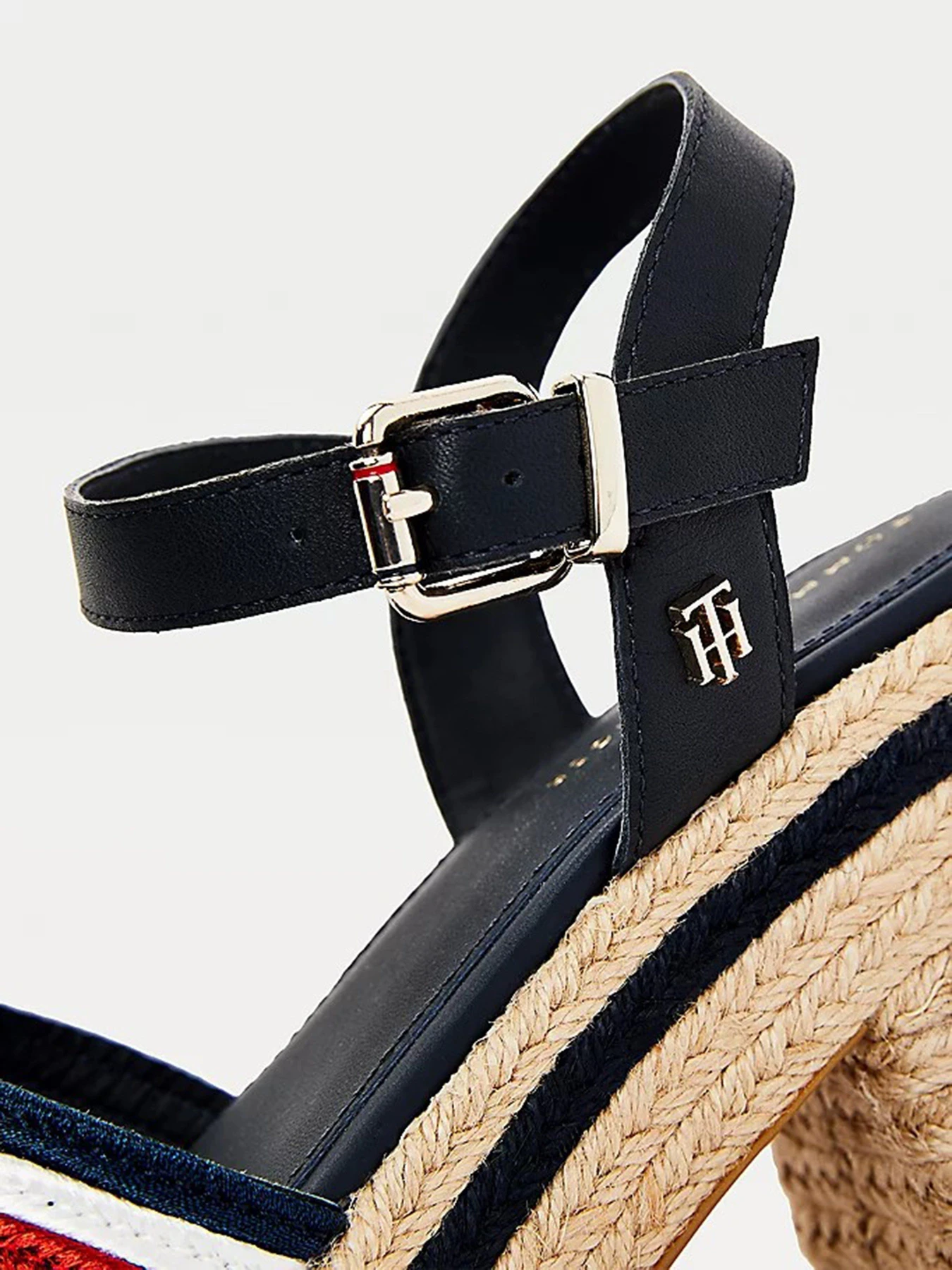 Босоножки Tommy Hilfiger модель FW0FW05611-0GY Босоножки Tommy Hilfiger модель FW0FW05611-0GY Фото