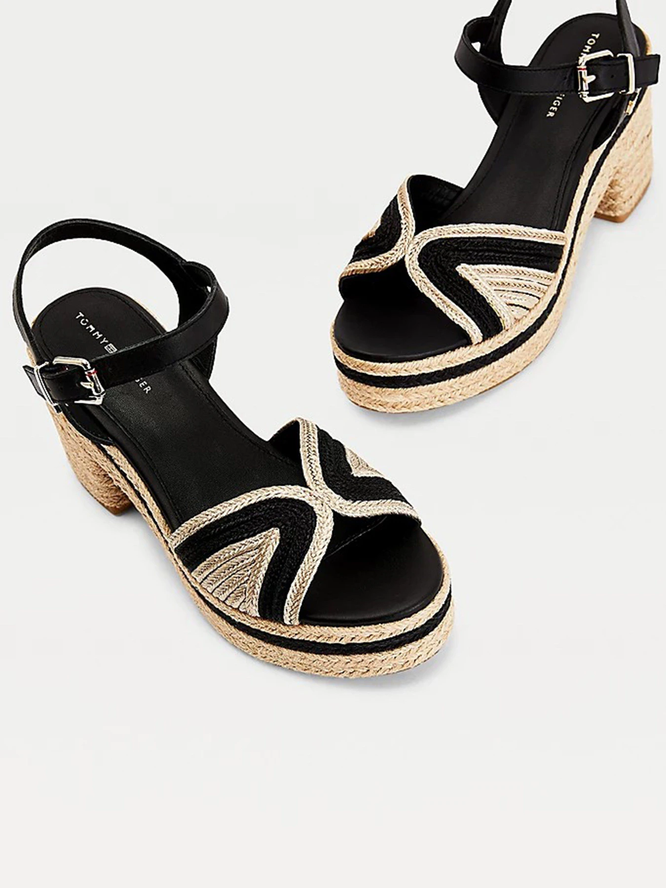 Босоножки Tommy Hilfiger модель FW0FW05611-BDS Босоножки Tommy Hilfiger модель FW0FW05611-BDS Фото