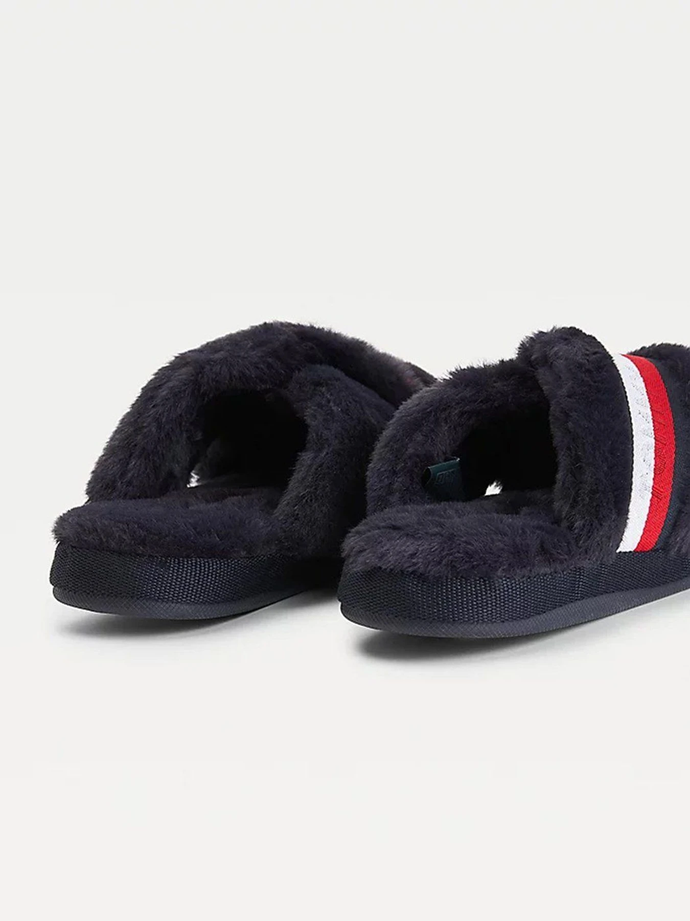 Тапки Tommy Hilfiger модель FW0FW06314-0GY Тапки Tommy Hilfiger модель FW0FW06314-0GY Фото