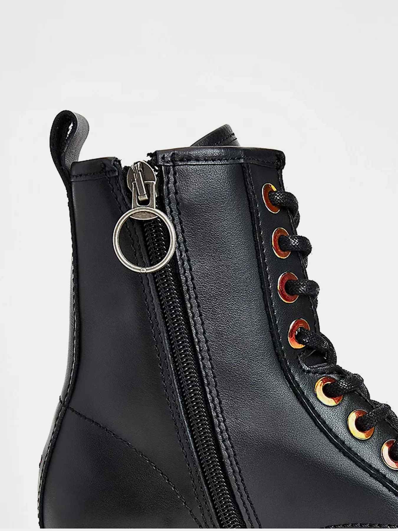Ботинки и сапоги Tommy Hilfiger Badge Iridescent Eyelet Cleat модель EN0EN01580-BDS Фото