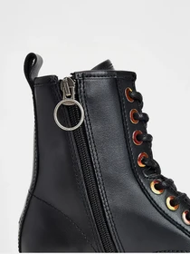 Ботинки и сапоги Tommy Hilfiger Badge Iridescent Eyelet Cleat модель EN0EN01580-BDS Фото
