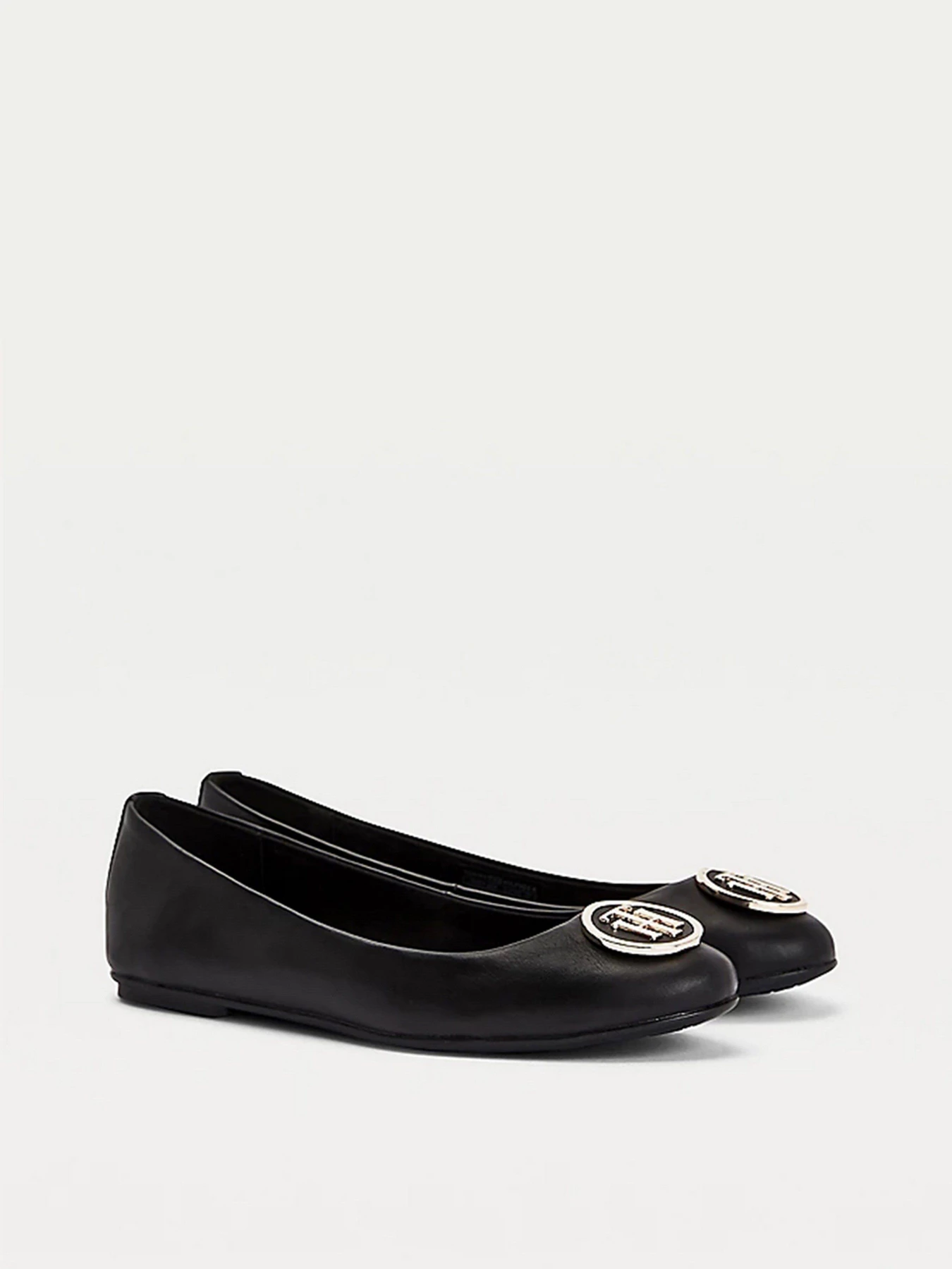 Туфли и лоферы Tommy Hilfiger ESSENTIAL LEATHER BALLERINAS модель FW0FW05782-BDS Туфли и лоферы Tommy Hilfiger ESSENTIAL LEATHER BALLERINAS модель FW0FW05782-BDS Фото
