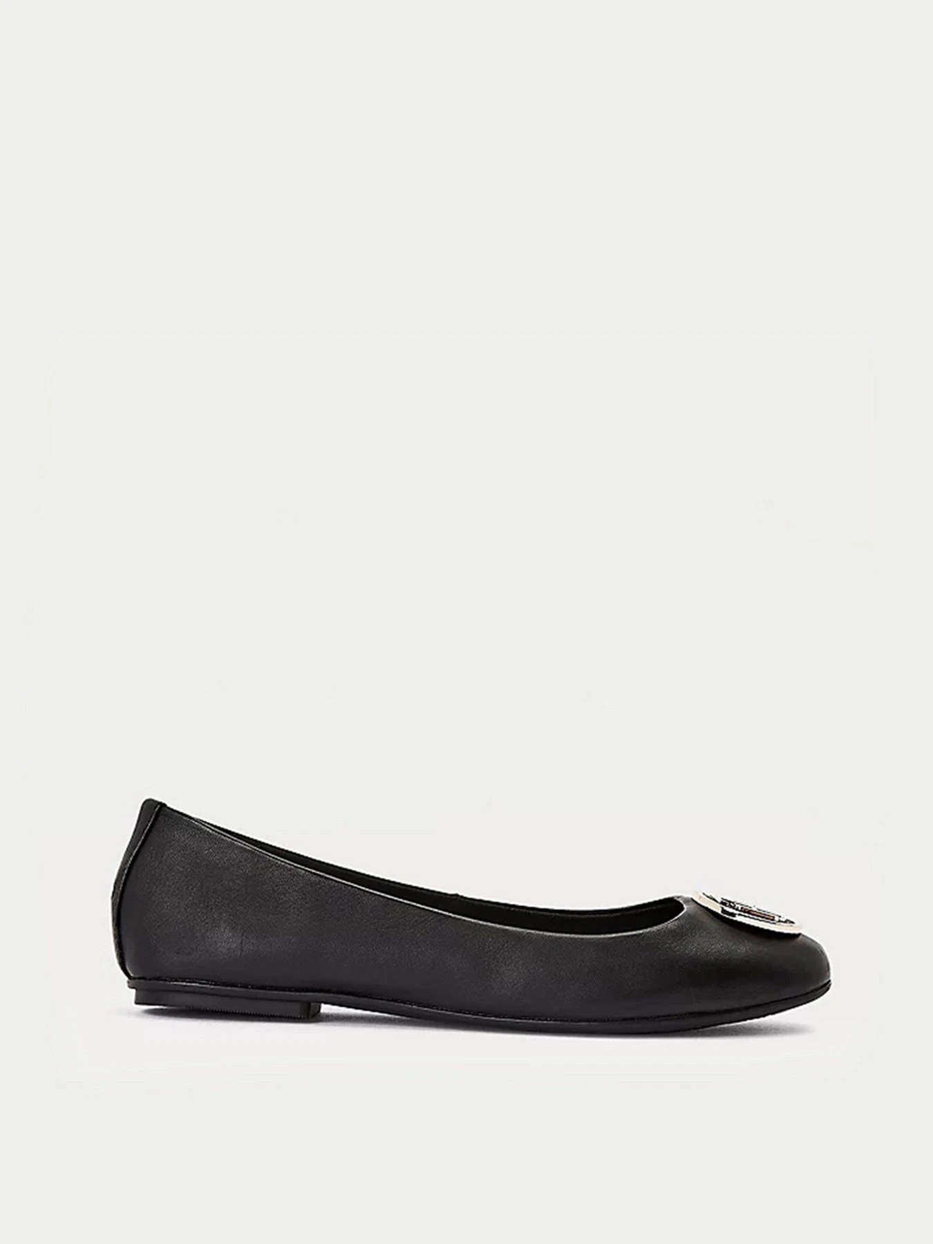 Туфли и лоферы Tommy Hilfiger ESSENTIAL LEATHER BALLERINAS модель FW0FW05782-BDS Туфли и лоферы Tommy Hilfiger ESSENTIAL LEATHER BALLERINAS модель FW0FW05782-BDS Фото