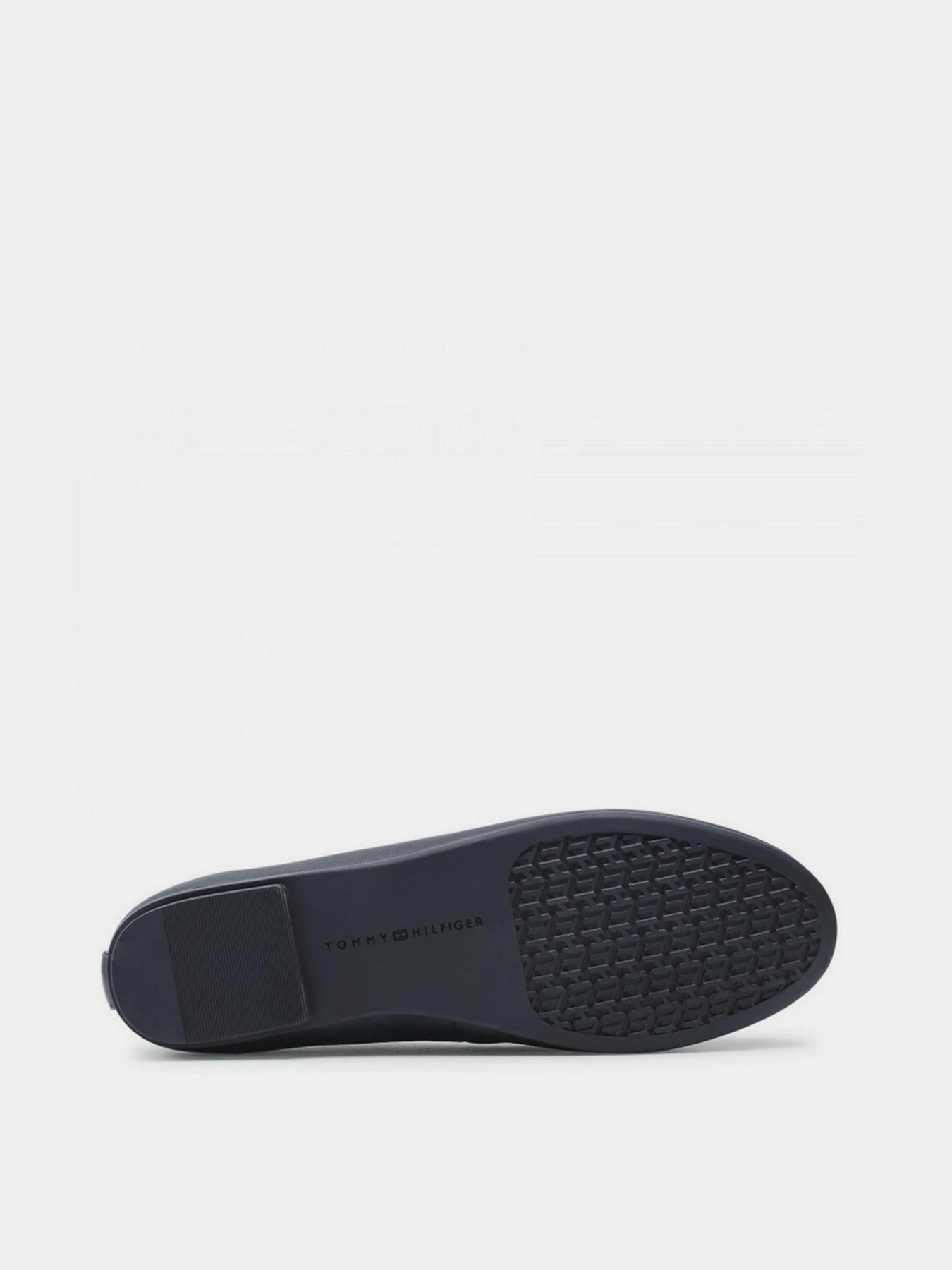 Туфли и лоферы Tommy Hilfiger ESSENTIAL LEATHER BALLERINAS модель FW0FW05782-DW5 Туфли и лоферы Tommy Hilfiger ESSENTIAL LEATHER BALLERINAS модель FW0FW05782-DW5 Фото