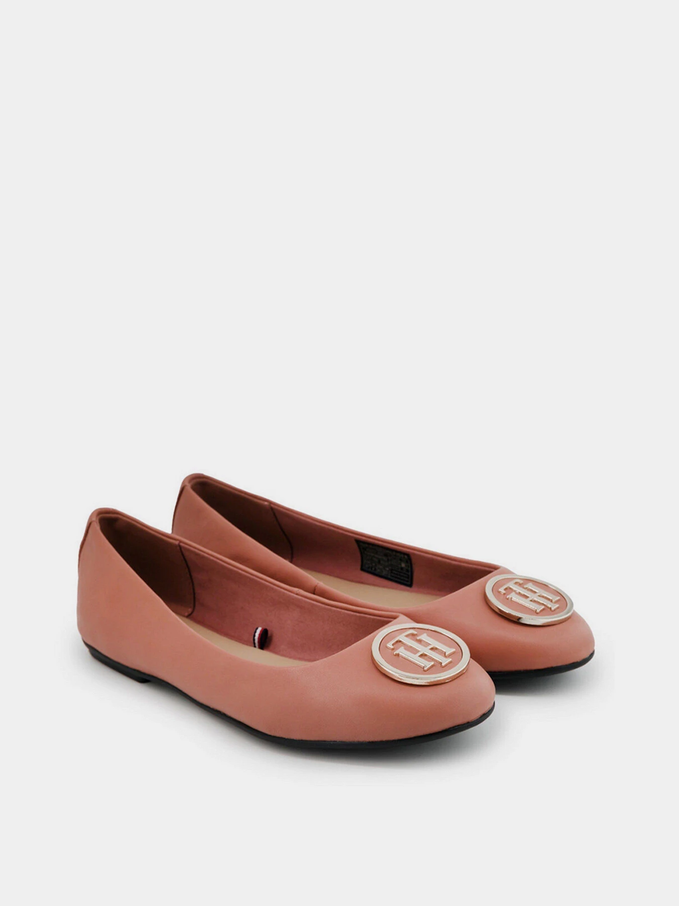 Туфли и лоферы Tommy Hilfiger ESSENTIAL LEATHER BALLERINAS модель FW0FW05782-SM8 Туфли и лоферы Tommy Hilfiger ESSENTIAL LEATHER BALLERINAS модель FW0FW05782-SM8 Фото