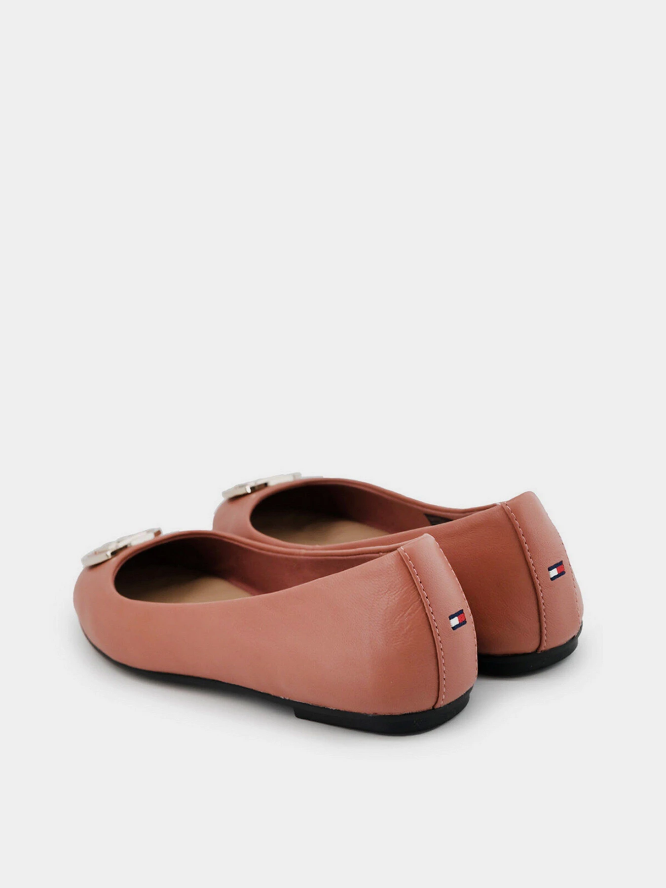 Туфли и лоферы Tommy Hilfiger ESSENTIAL LEATHER BALLERINAS модель FW0FW05782-SM8 Туфли и лоферы Tommy Hilfiger ESSENTIAL LEATHER BALLERINAS модель FW0FW05782-SM8 Фото