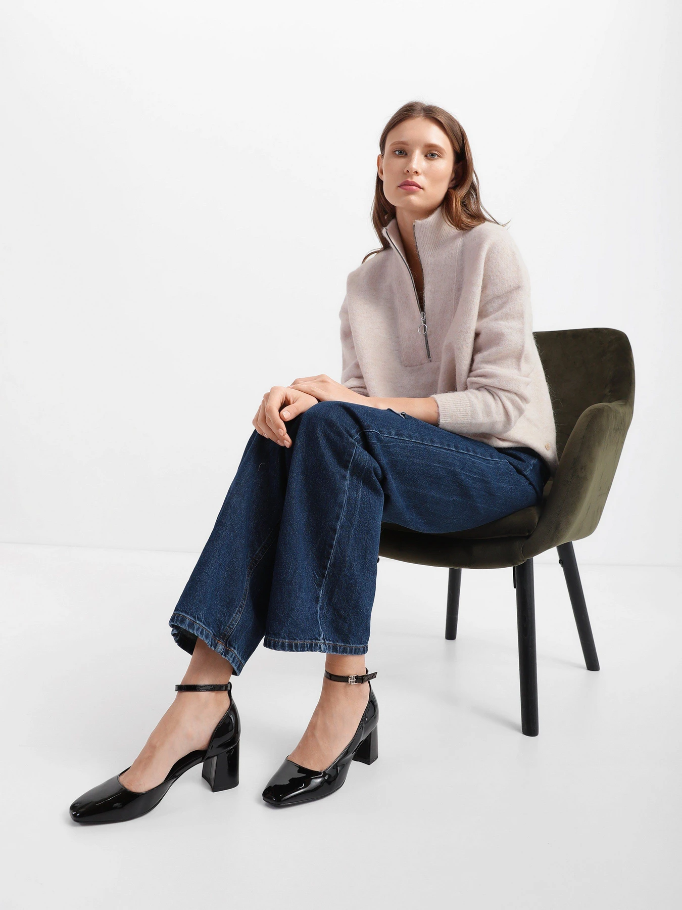 Туфли и лоферы Tommy Hilfiger ESSENTIAL PATENT COURT SHOES модель FW0FW05785-BDS Туфли и лоферы Tommy Hilfiger ESSENTIAL PATENT COURT SHOES модель FW0FW05785-BDS Фото