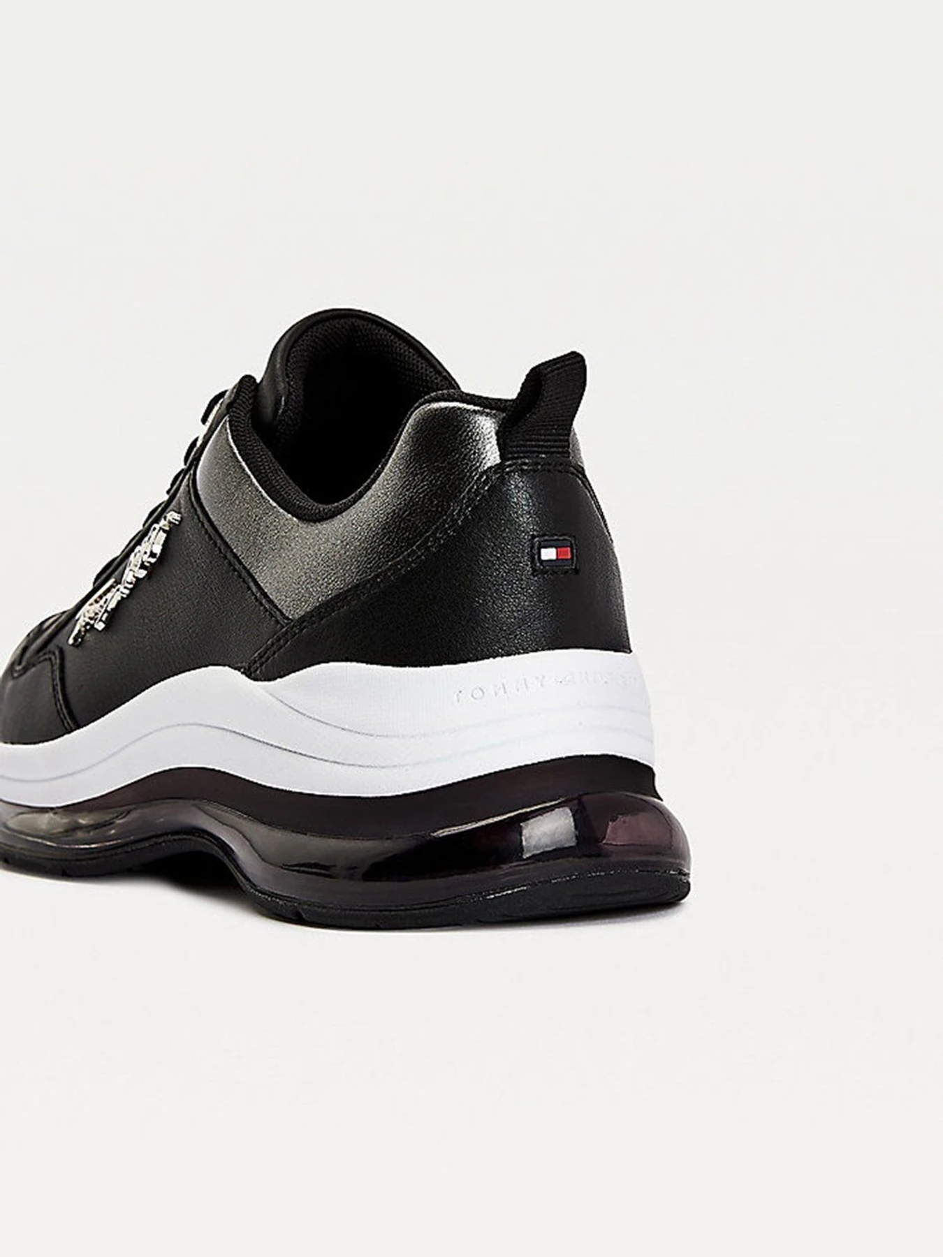 Кроссовки Tommy Hilfiger AIR BUBBLE SIGNATURE METALLIC TRAINERS модель FW0FW05797-BDS Кроссовки Tommy Hilfiger AIR BUBBLE SIGNATURE METALLIC TRAINERS модель FW0FW05797-BDS Фото