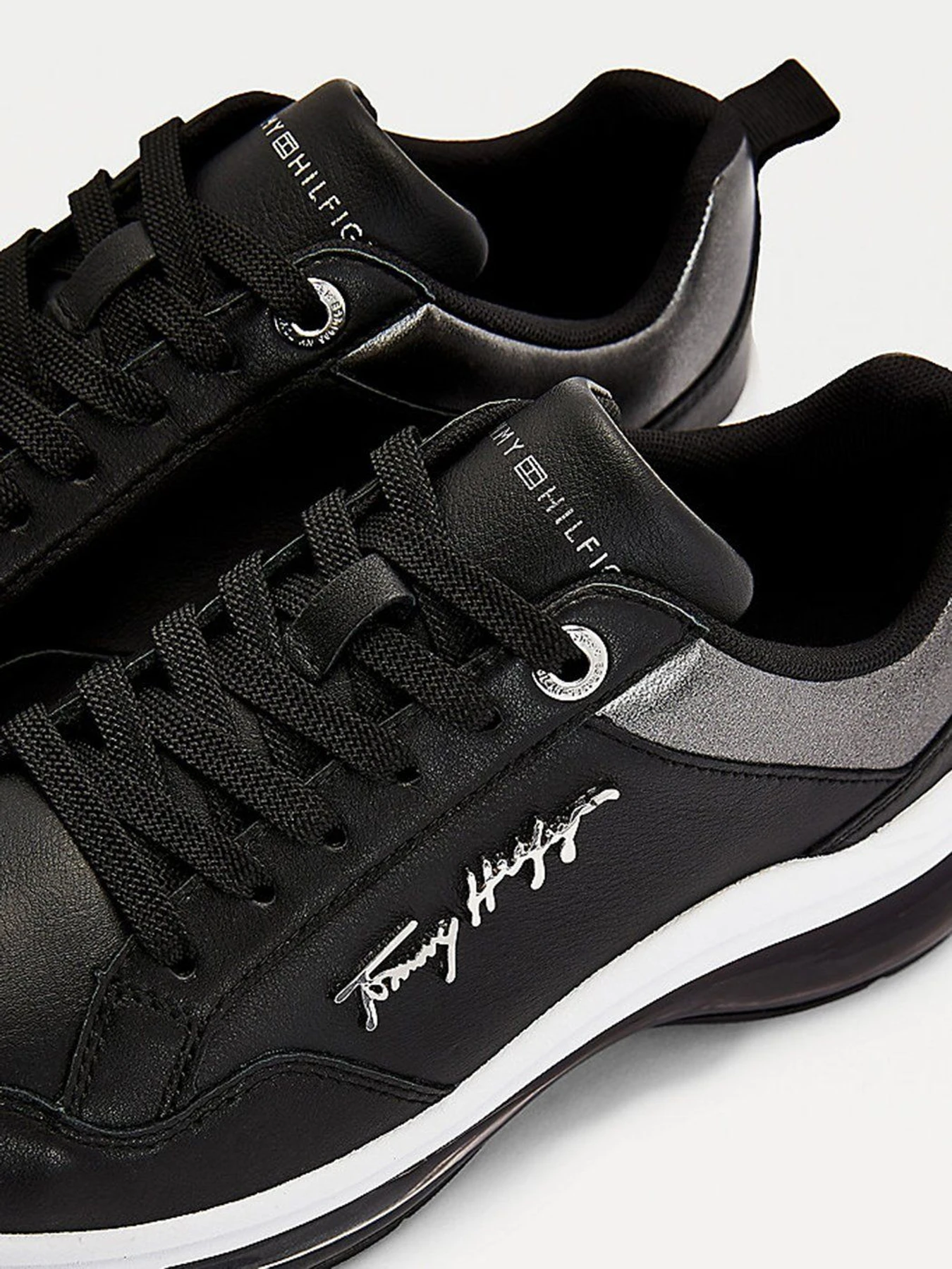 Кроссовки Tommy Hilfiger AIR BUBBLE SIGNATURE METALLIC TRAINERS модель FW0FW05797-BDS Кроссовки Tommy Hilfiger AIR BUBBLE SIGNATURE METALLIC TRAINERS модель FW0FW05797-BDS Фото