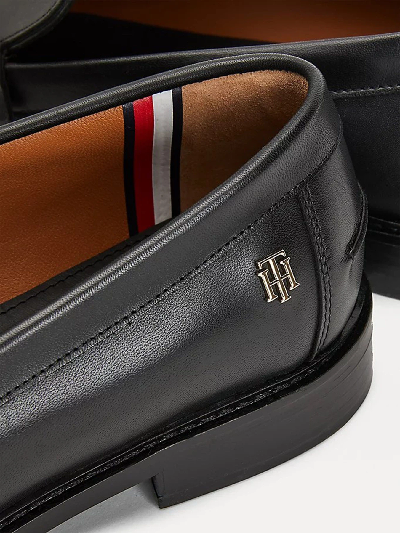 Слипоны и мокасины Tommy Hilfiger модель FW0FW06676-BDS Слипоны и мокасины Tommy Hilfiger модель FW0FW06676-BDS Фото