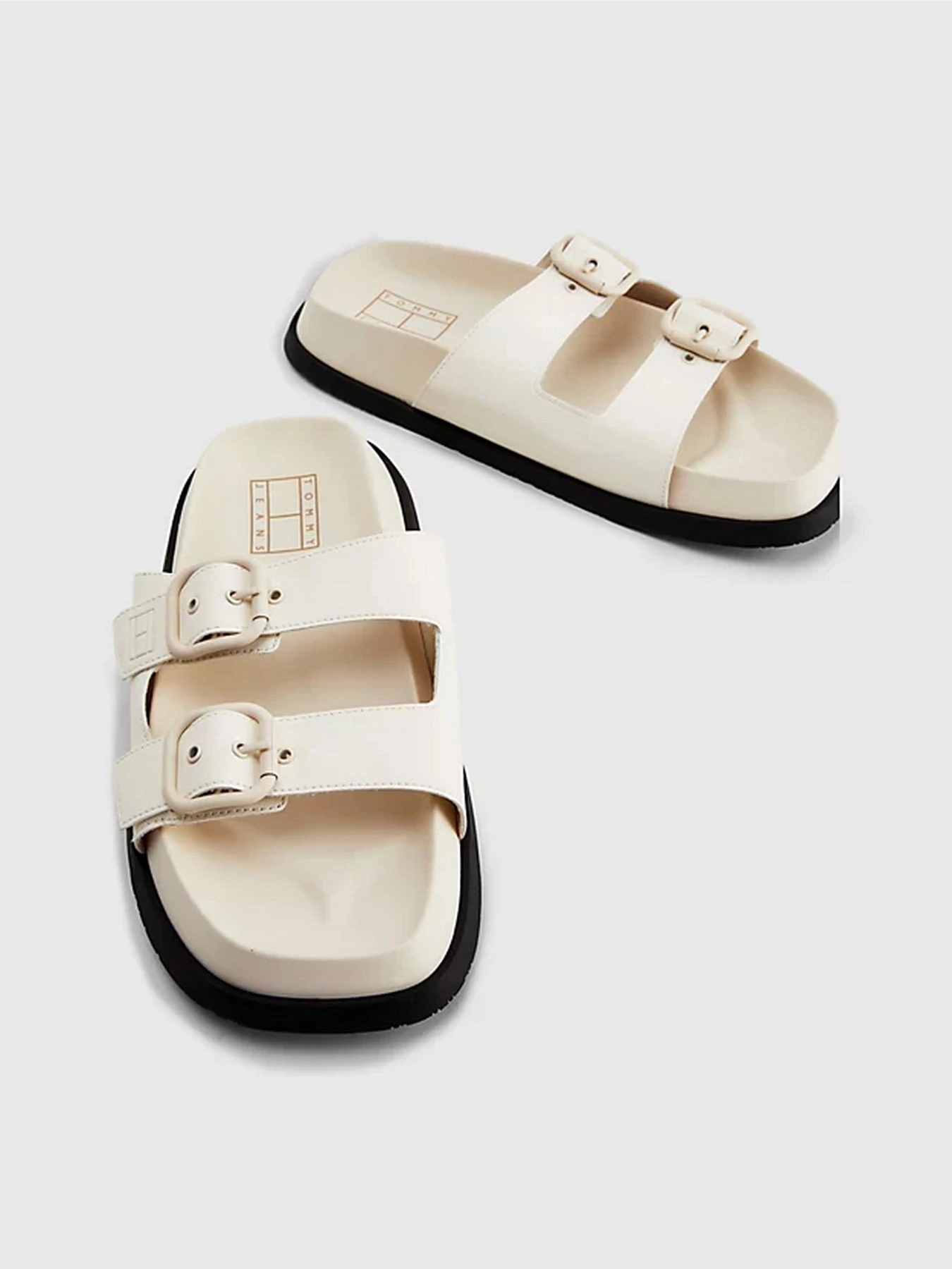 Шлёпанцы Tommy Hilfiger модель EN0EN02136-AEF Шлёпанцы Tommy Hilfiger модель EN0EN02136-AEF Фото