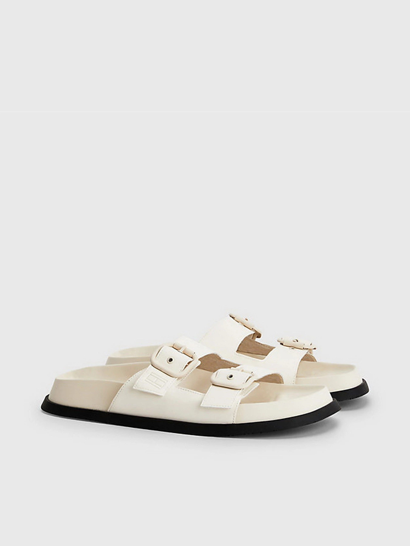 Шлёпанцы Tommy Hilfiger модель EN0EN02136-AEF Шлёпанцы Tommy Hilfiger модель EN0EN02136-AEF Фото
