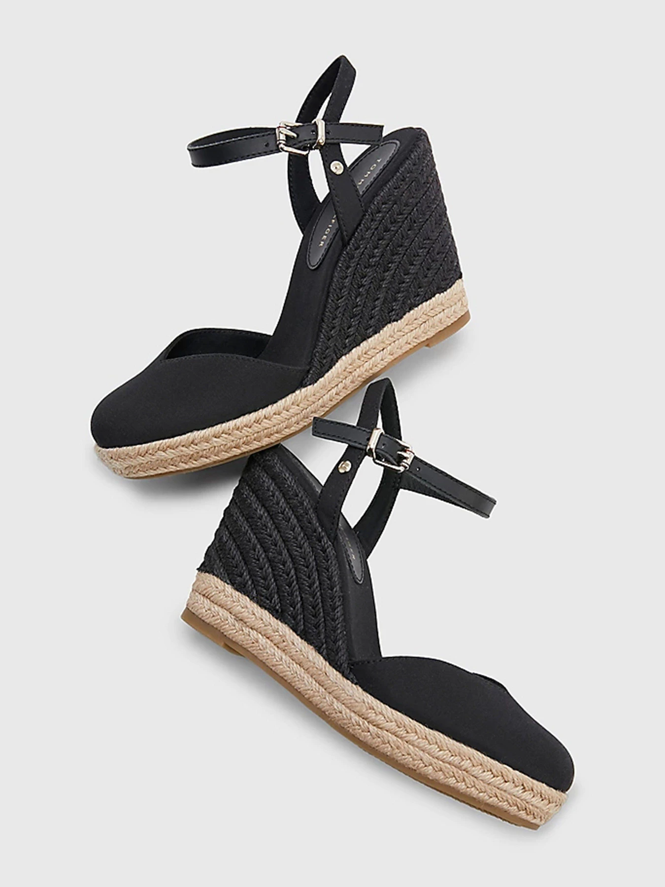 Босоножки Tommy Hilfiger модель FW0FW04786-BDS Босоножки Tommy Hilfiger модель FW0FW04786-BDS Фото