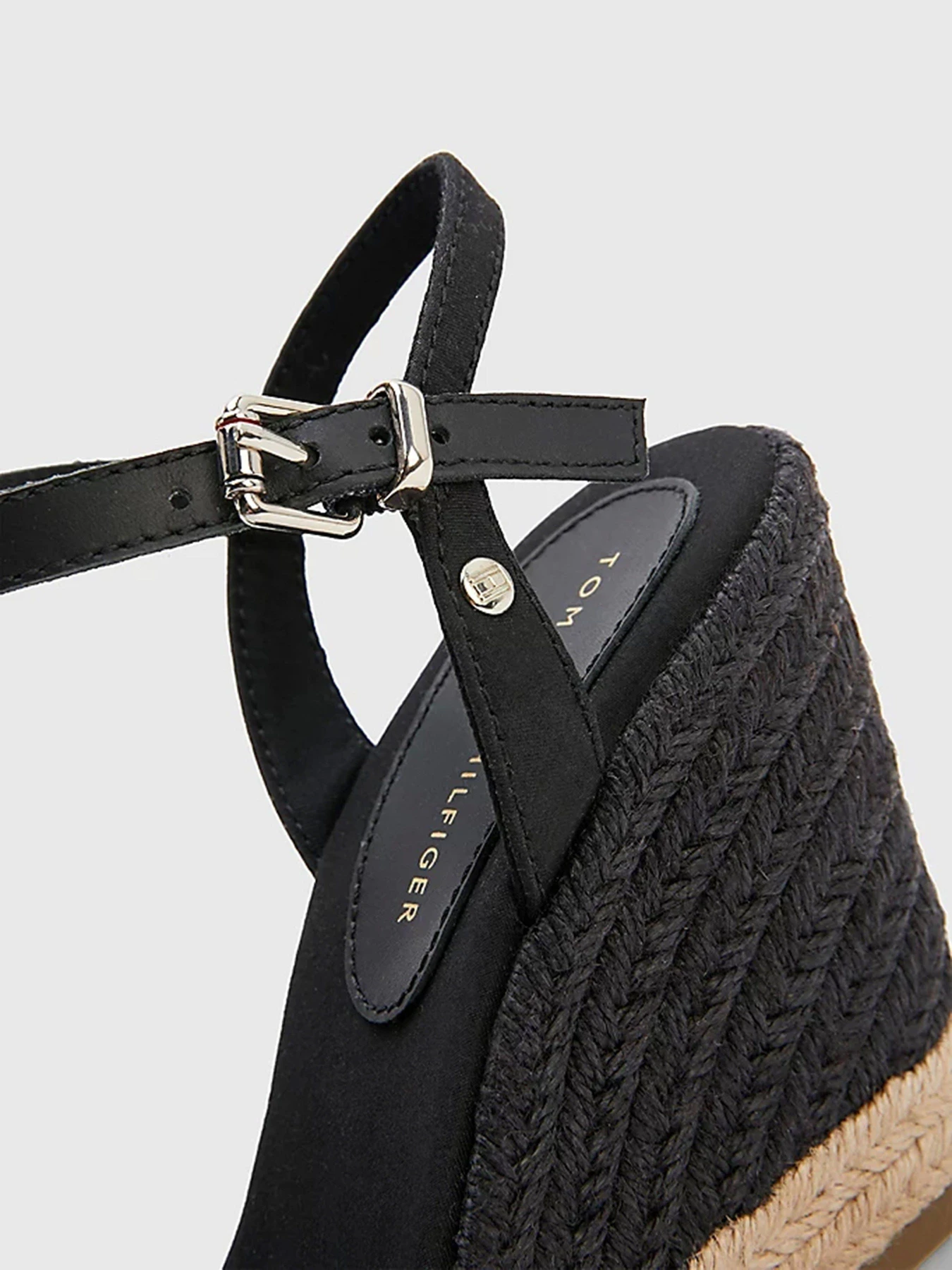 Босоножки Tommy Hilfiger модель FW0FW04786-BDS Босоножки Tommy Hilfiger модель FW0FW04786-BDS Фото