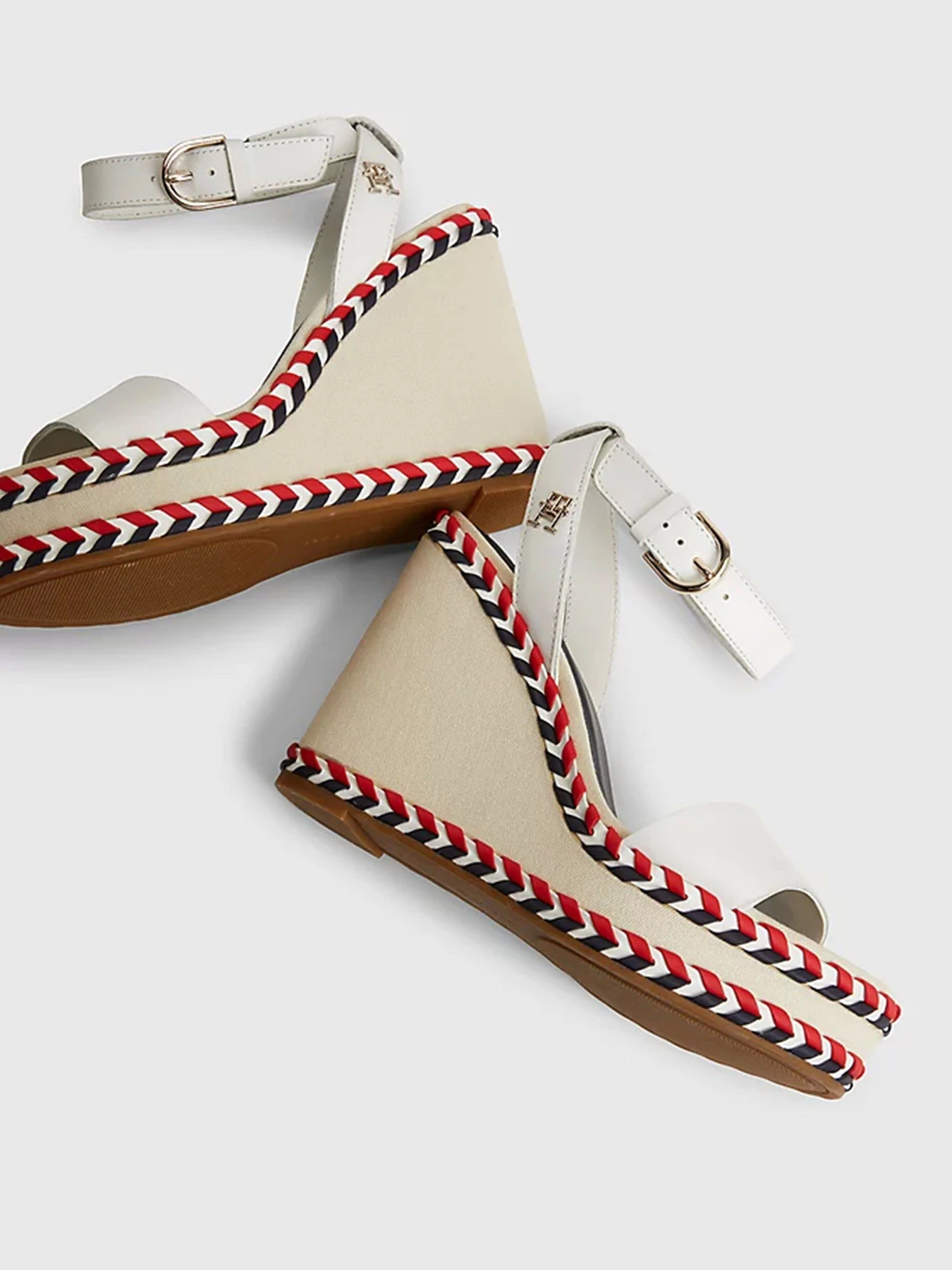 Босоножки Tommy Hilfiger модель FW0FW07009-YBL Босоножки Tommy Hilfiger модель FW0FW07009-YBL Фото