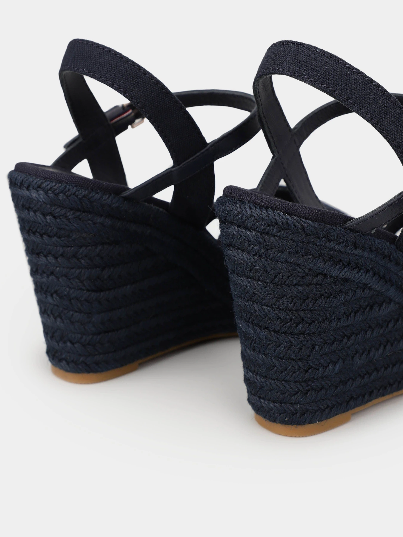 Босоніжки Tommy Hilfiger модель FW0FW07220-DW6 Босоніжки Tommy Hilfiger модель FW0FW07220-DW6 Фото