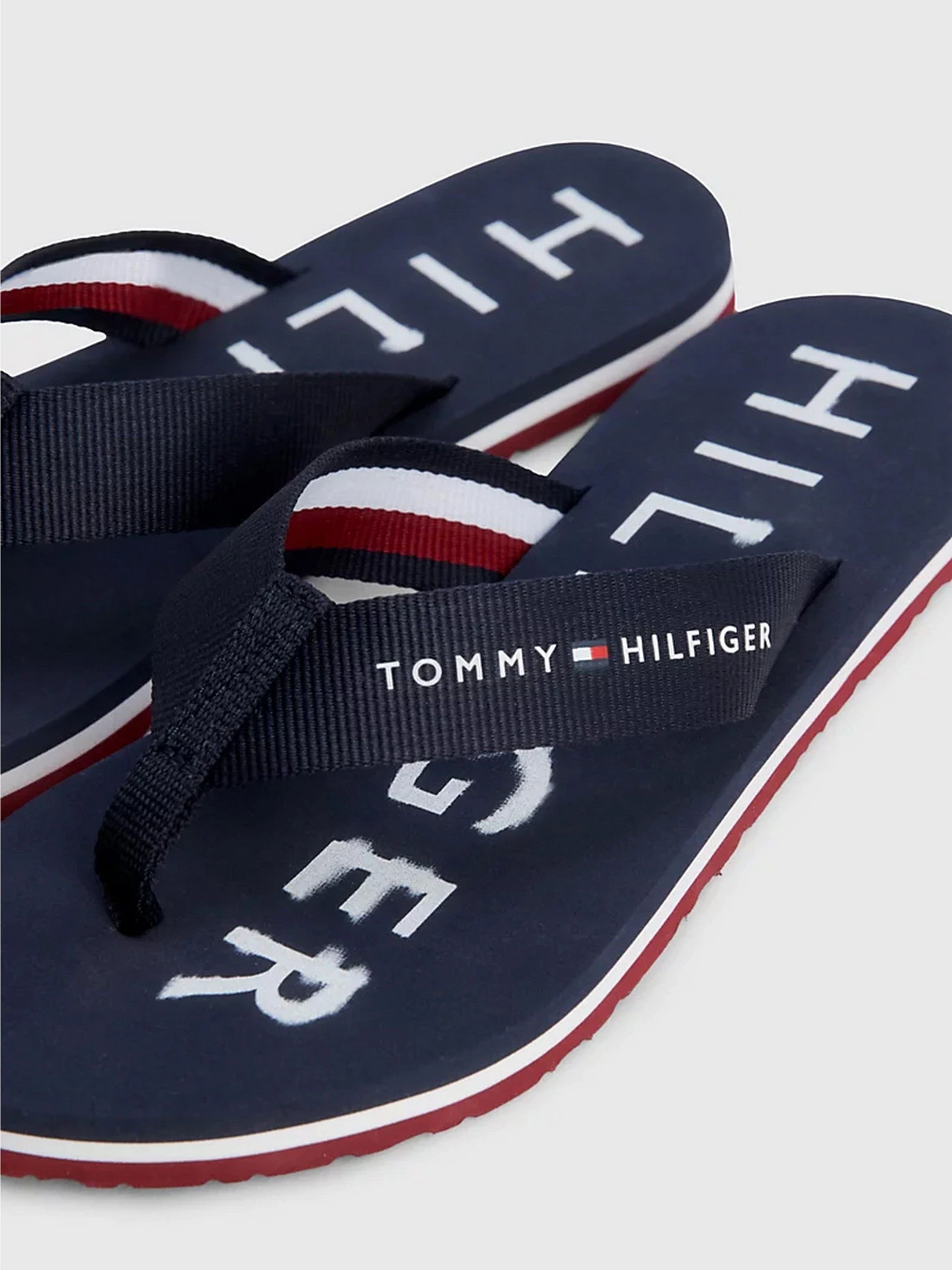 Шлёпанцы Tommy Hilfiger ESSENTIAL SIGNATURE WEBBING FLIP-FLOPS модель FW0FW07419-0GY Шлёпанцы Tommy Hilfiger ESSENTIAL SIGNATURE WEBBING FLIP-FLOPS модель FW0FW07419-0GY Фото