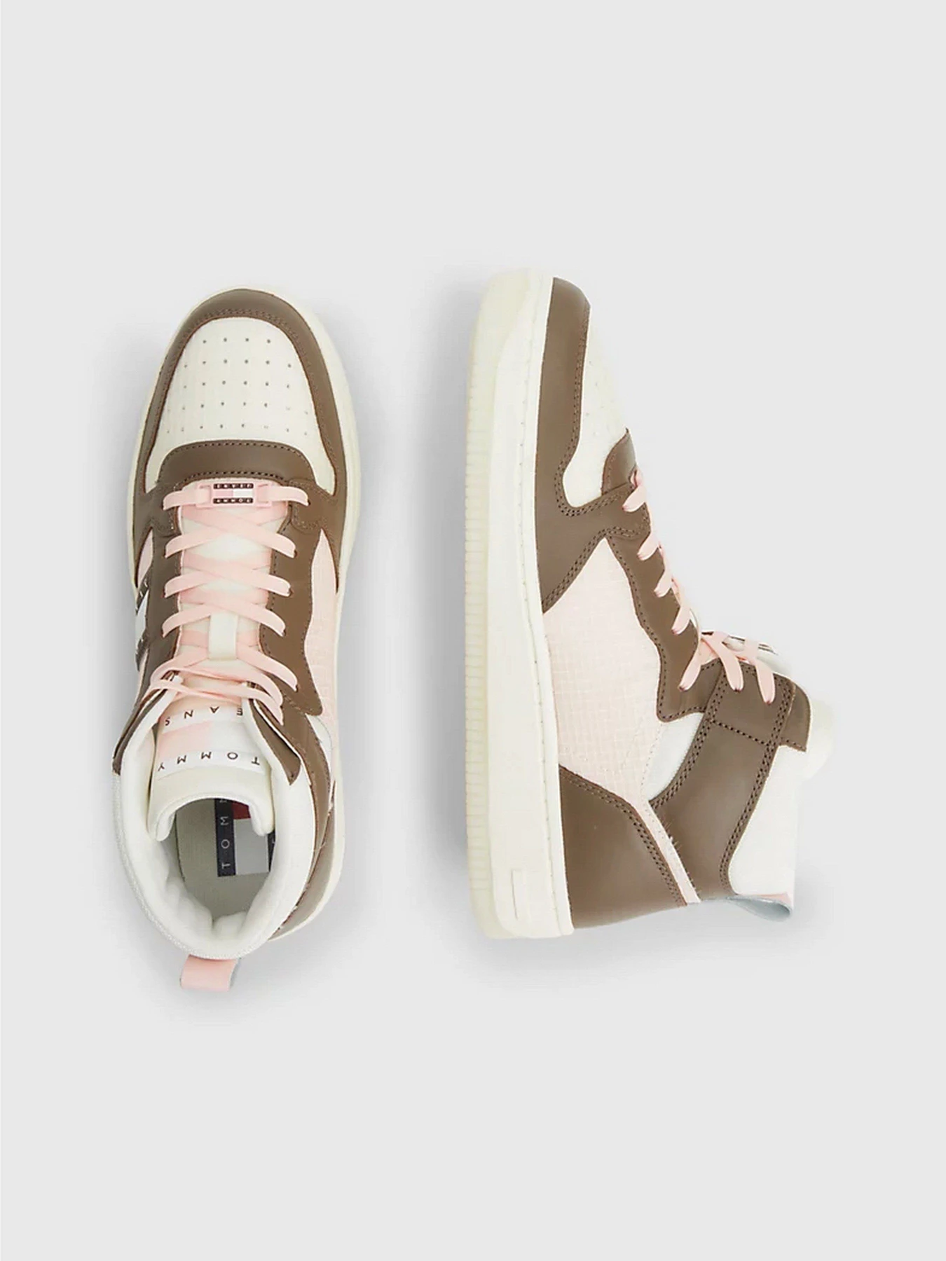 Кроссовки Tommy Hilfiger RETRO MID-TOP LEATHER BASKETBALL модель EN0EN02350-GWN Кроссовки Tommy Hilfiger RETRO MID-TOP LEATHER BASKETBALL модель EN0EN02350-GWN Фото