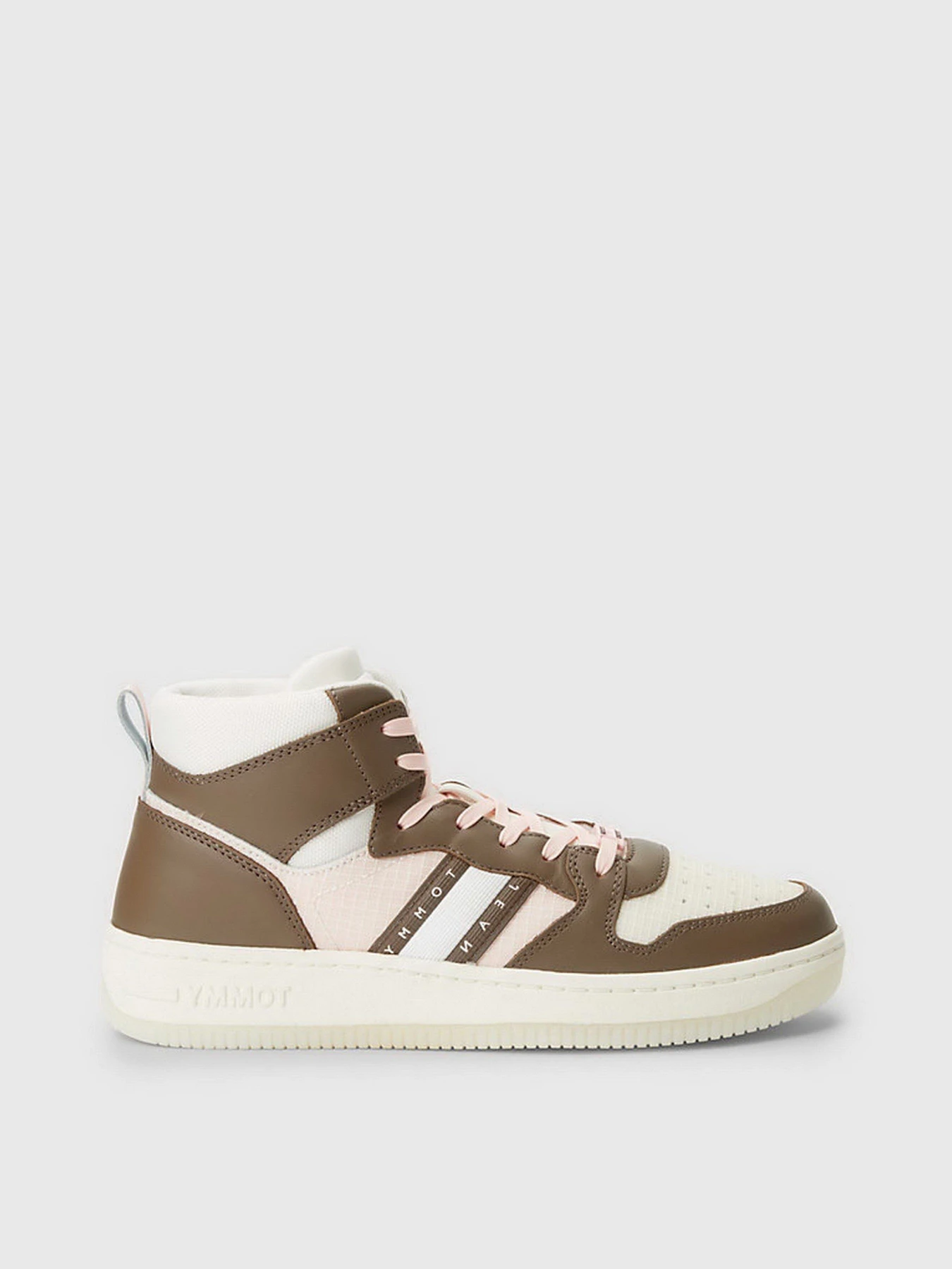 Кроссовки Tommy Hilfiger RETRO MID-TOP LEATHER BASKETBALL модель EN0EN02350-GWN Кроссовки Tommy Hilfiger RETRO MID-TOP LEATHER BASKETBALL модель EN0EN02350-GWN Фото