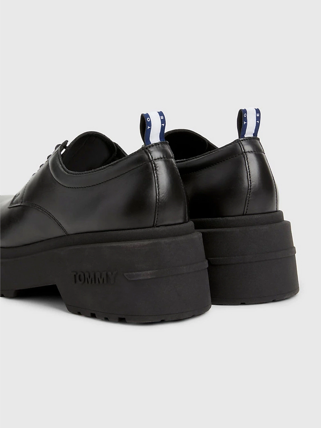 Туфли и лоферы Tommy Hilfiger CHUNKY CLEAT LEATHER DERBY модель EN0EN02219-BDS Фото