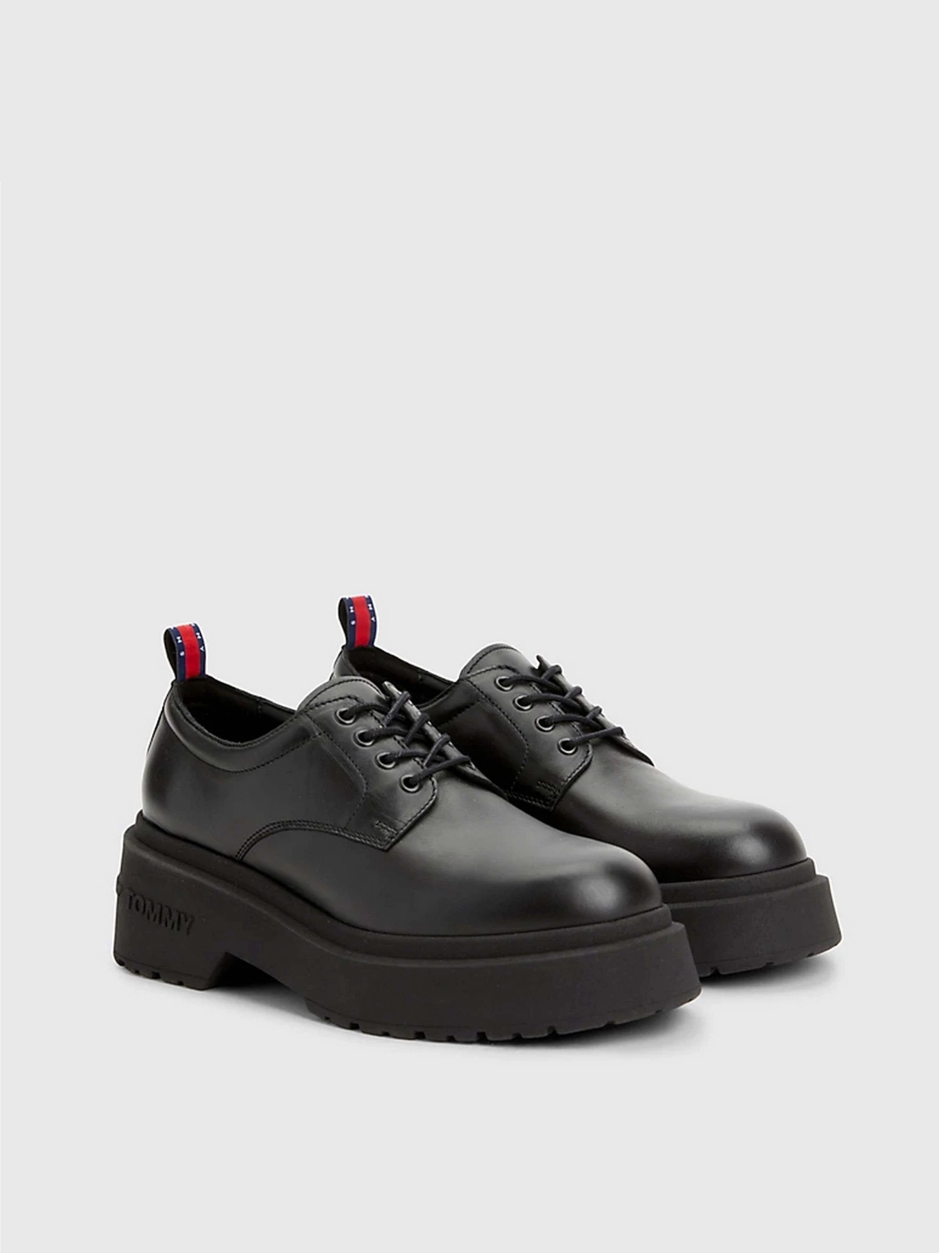 Туфли и лоферы Tommy Hilfiger CHUNKY CLEAT LEATHER DERBY модель EN0EN02219-BDS Фото