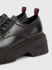 Туфли и лоферы Tommy Hilfiger CHUNKY CLEAT LEATHER DERBY модель EN0EN02219-BDS Фото