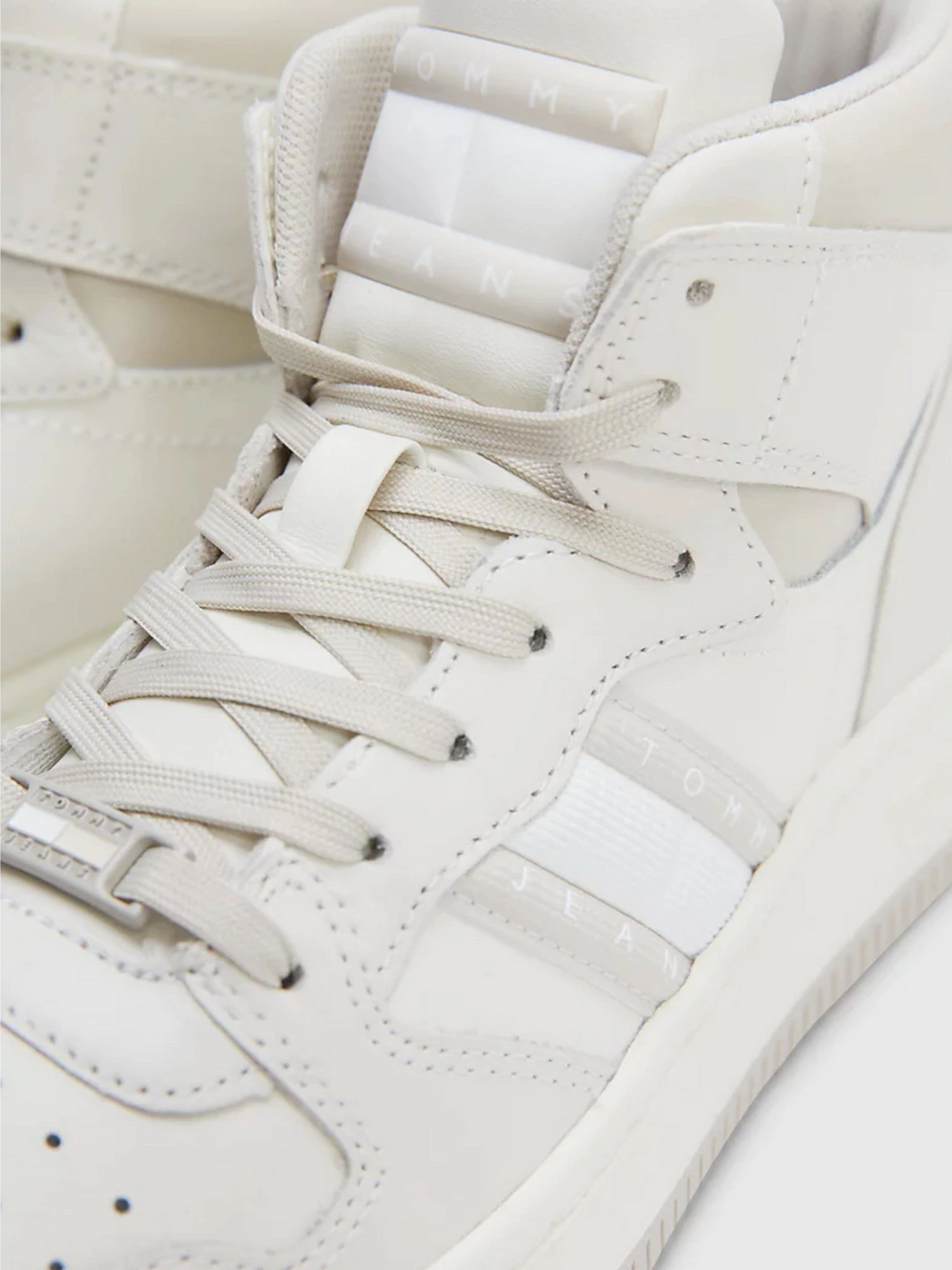 Кроссовки Tommy Hilfiger RETRO BASKETBALL TRAINERS модель EN0EN02205-YBI Кроссовки Tommy Hilfiger RETRO BASKETBALL TRAINERS модель EN0EN02205-YBI Фото