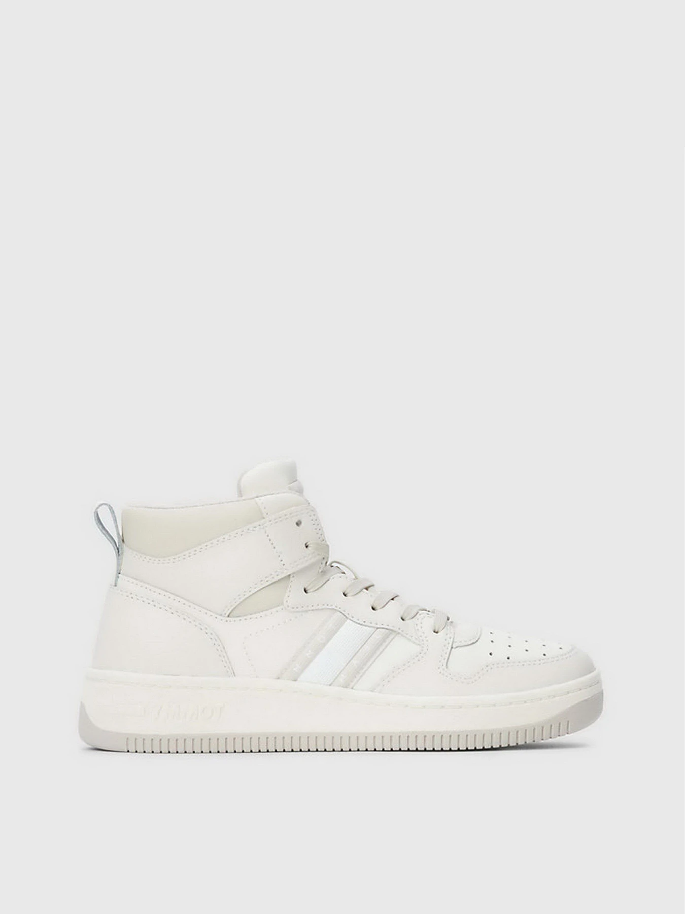 Кроссовки Tommy Hilfiger RETRO BASKETBALL TRAINERS модель EN0EN02205-YBI Кроссовки Tommy Hilfiger RETRO BASKETBALL TRAINERS модель EN0EN02205-YBI Фото