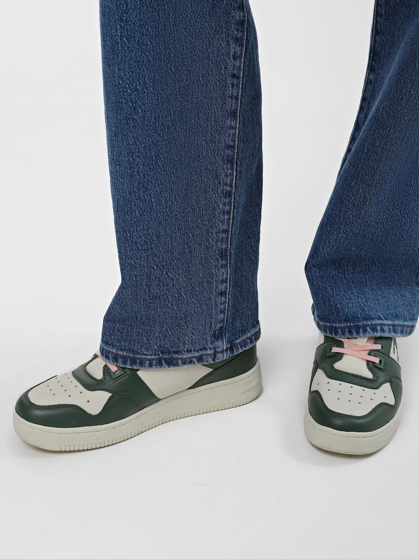 Кроссовки Tommy Hilfiger RETRO BASKETBALL TRAINERS модель EN0EN02204-MBG Кроссовки Tommy Hilfiger RETRO BASKETBALL TRAINERS модель EN0EN02204-MBG Фото