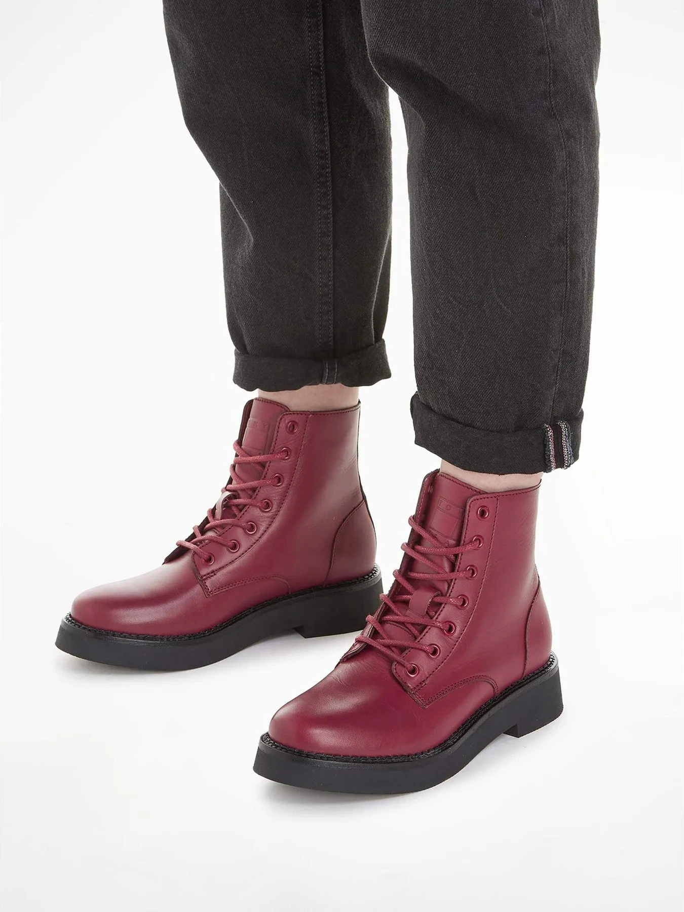 Ботинки и сапоги Tommy Hilfiger Tjw Lace Up Flat Boot модель EN0EN02310-XJS Фото