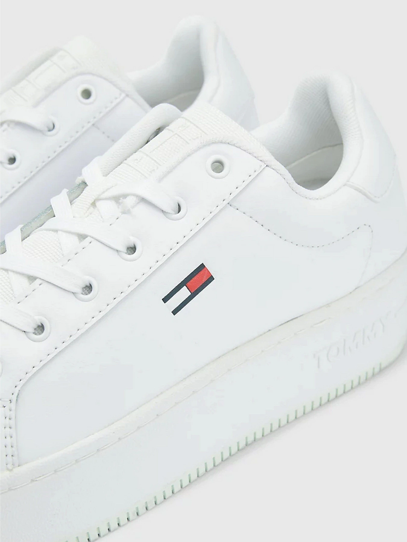 Кросівки Tommy Hilfiger ESSENTIAL FLATFORM модель EN0EN02043-YBR Кросівки Tommy Hilfiger ESSENTIAL FLATFORM модель EN0EN02043-YBR Фото