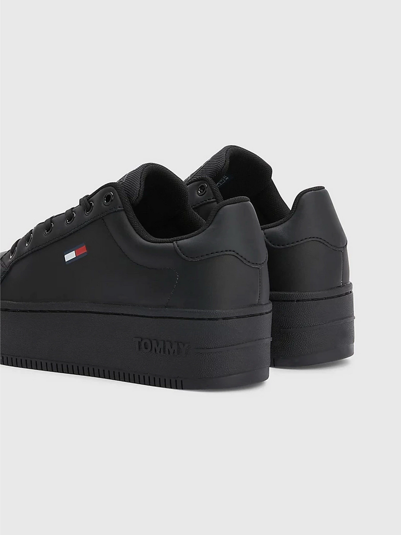 Кроссовки Tommy Hilfiger ESSENTIAL FLATFORM модель EN0EN02043-0GK Кроссовки Tommy Hilfiger ESSENTIAL FLATFORM модель EN0EN02043-0GK Фото