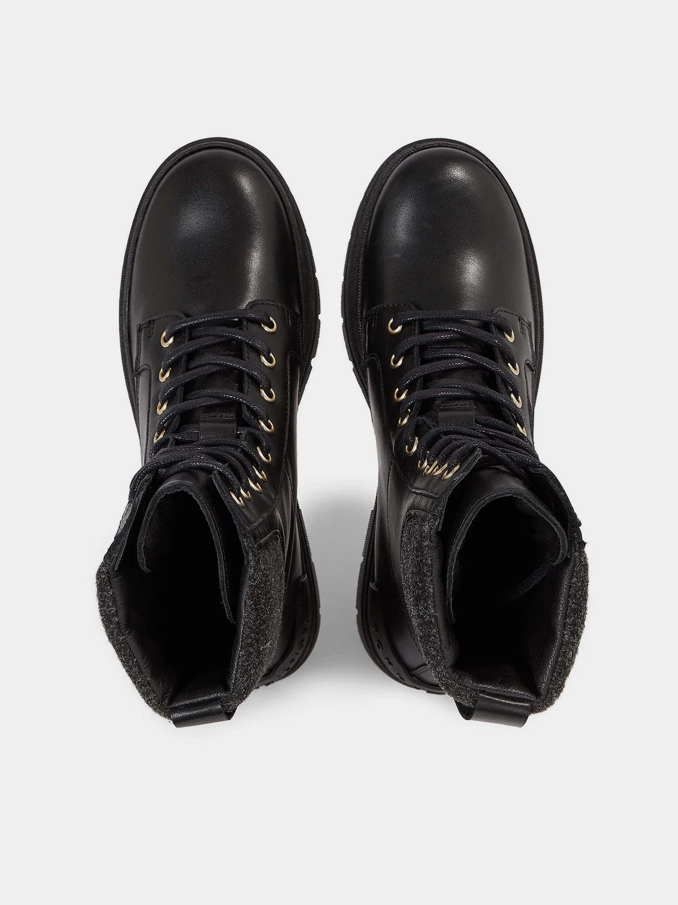 Ботинки и сапоги Tommy Hilfiger Feminine Felt Lace Up Bootie модель FW0FW07500-BDS Ботинки и сапоги Tommy Hilfiger Feminine Felt Lace Up Bootie модель FW0FW07500-BDS Фото