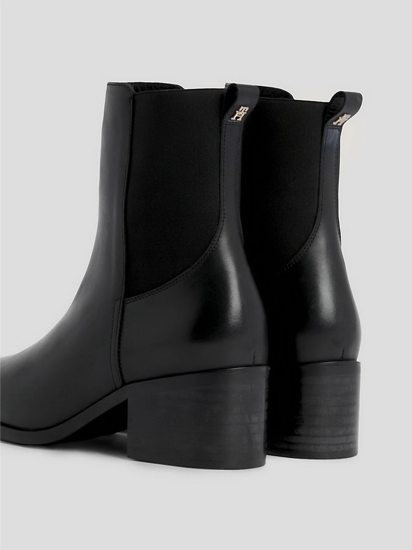 Ботинки и сапоги Tommy Hilfiger Essential Chelsea Boot модель FW0FW07516-BDS Ботинки и сапоги Tommy Hilfiger Essential Chelsea Boot модель FW0FW07516-BDS Фото