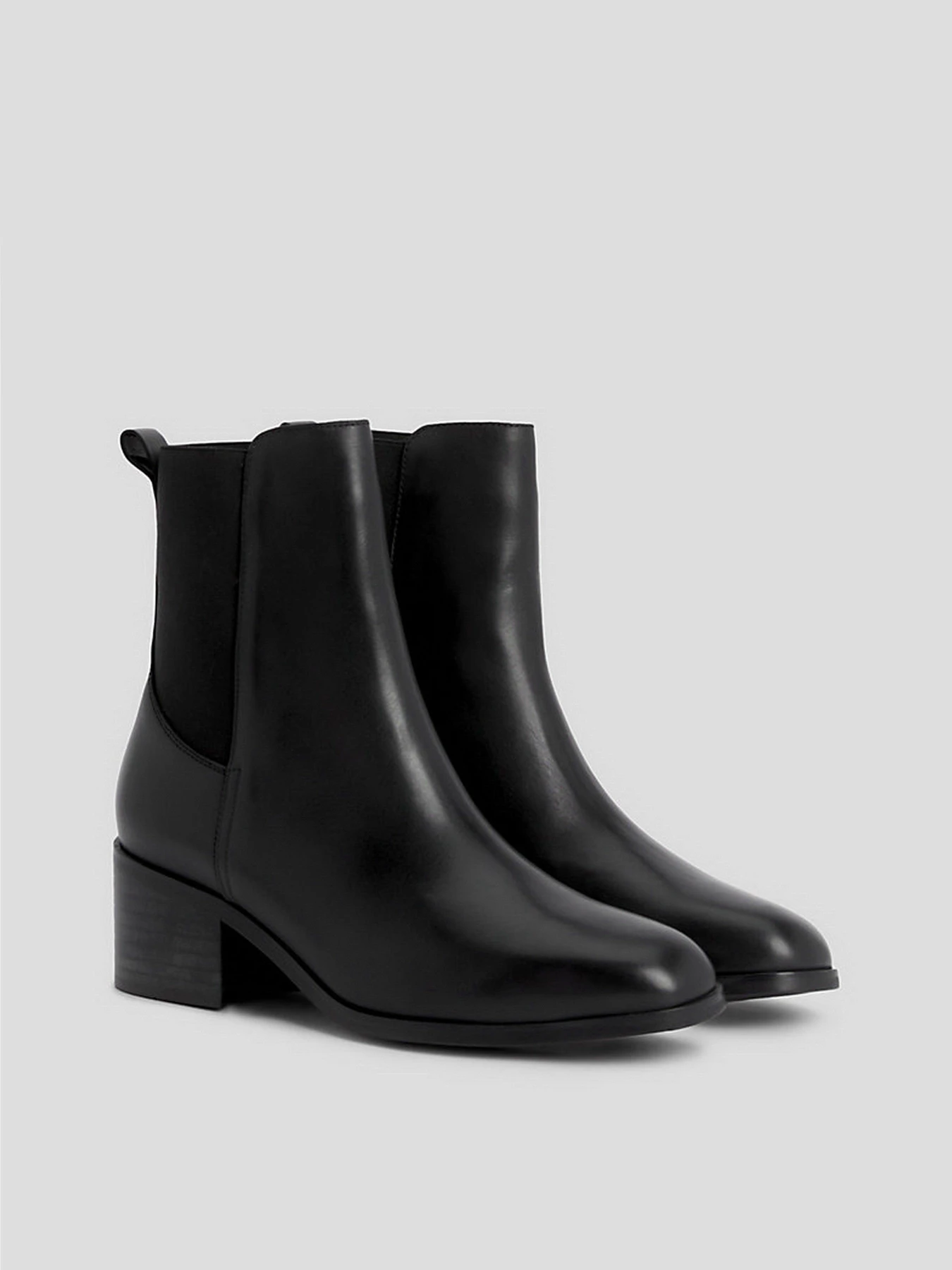 Ботинки и сапоги Tommy Hilfiger Essential Chelsea Boot модель FW0FW07516-BDS Ботинки и сапоги Tommy Hilfiger Essential Chelsea Boot модель FW0FW07516-BDS Фото