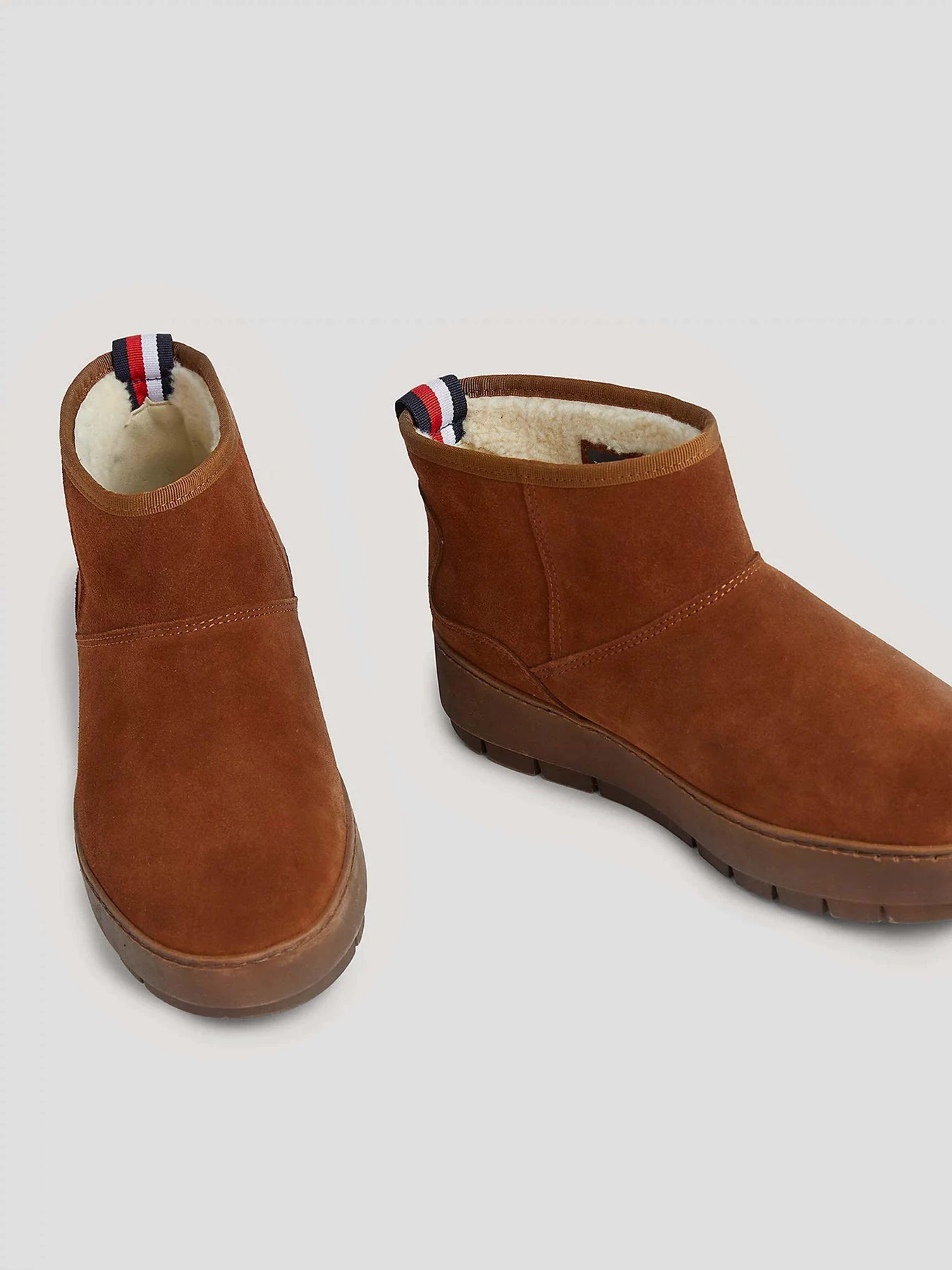 Ботинки и сапоги Tommy Hilfiger Warm Lined Suede Low Snow Boots модель FW0FW07662-GTU Фото